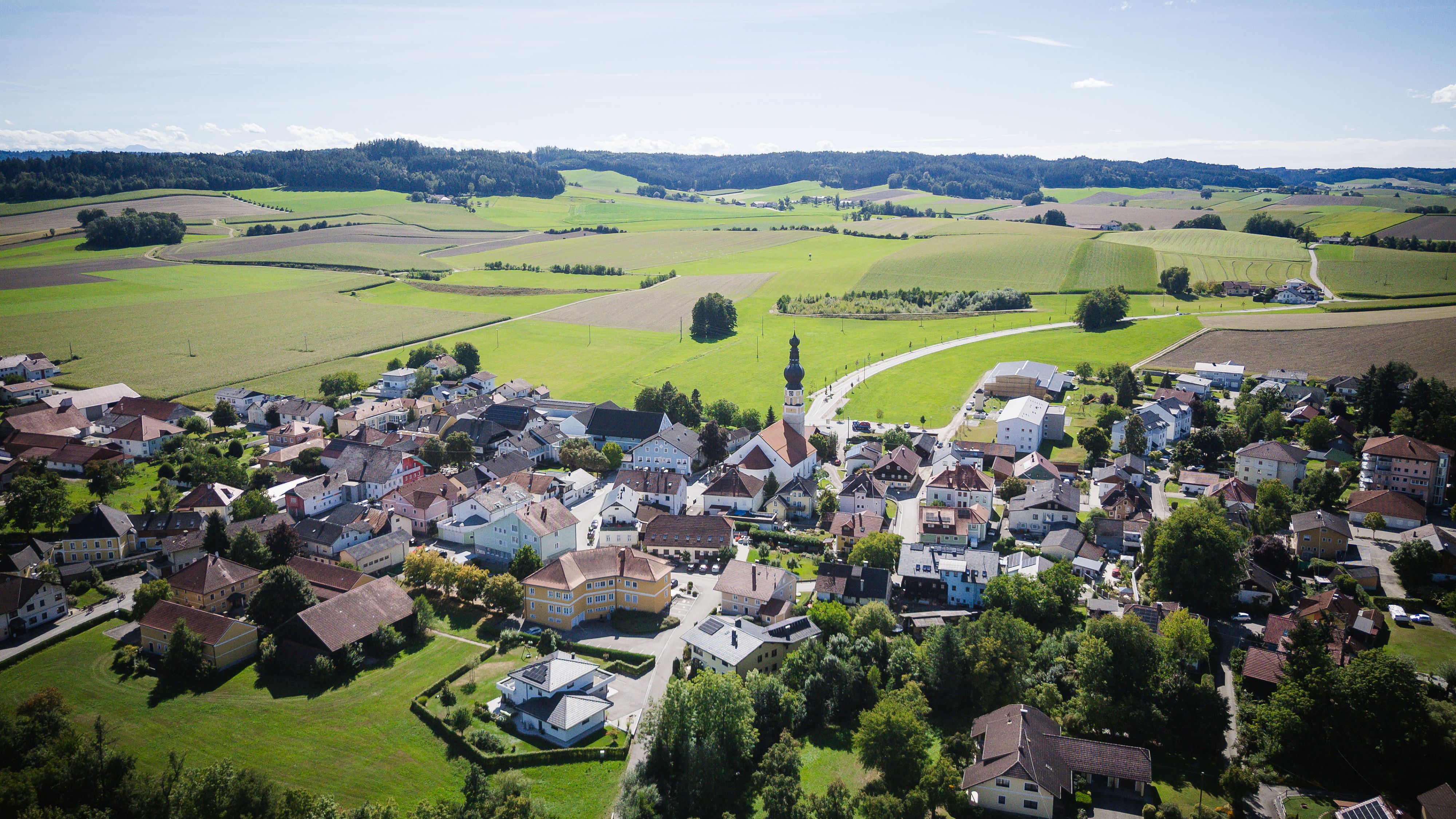 In der Gemeinde Mettmach soll es Freitagfrüh zu der Bluttat gekommen sein. 