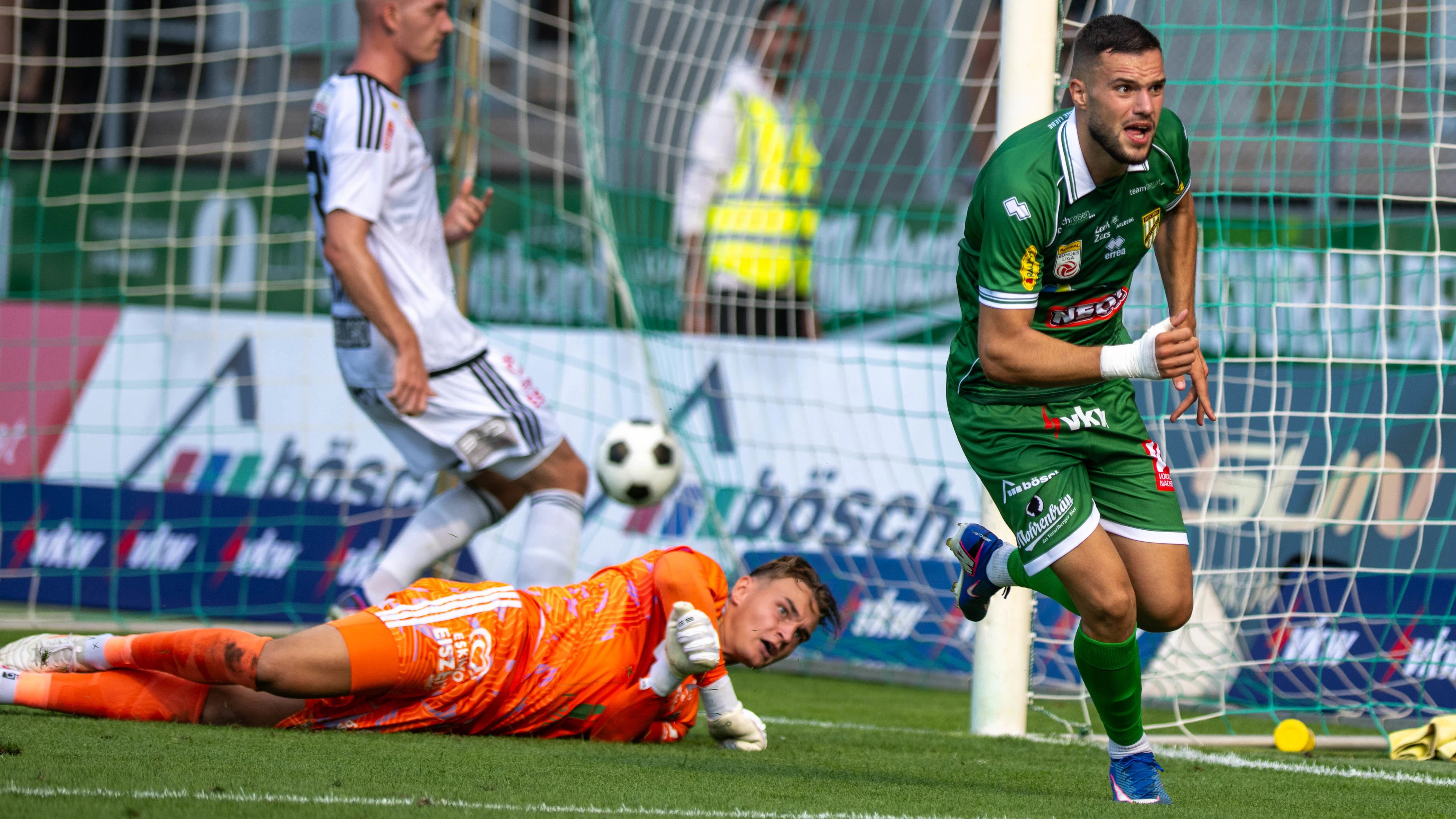 Heute.at - Austria Lustenau bezwingt WAC in turbulentem Spiel
