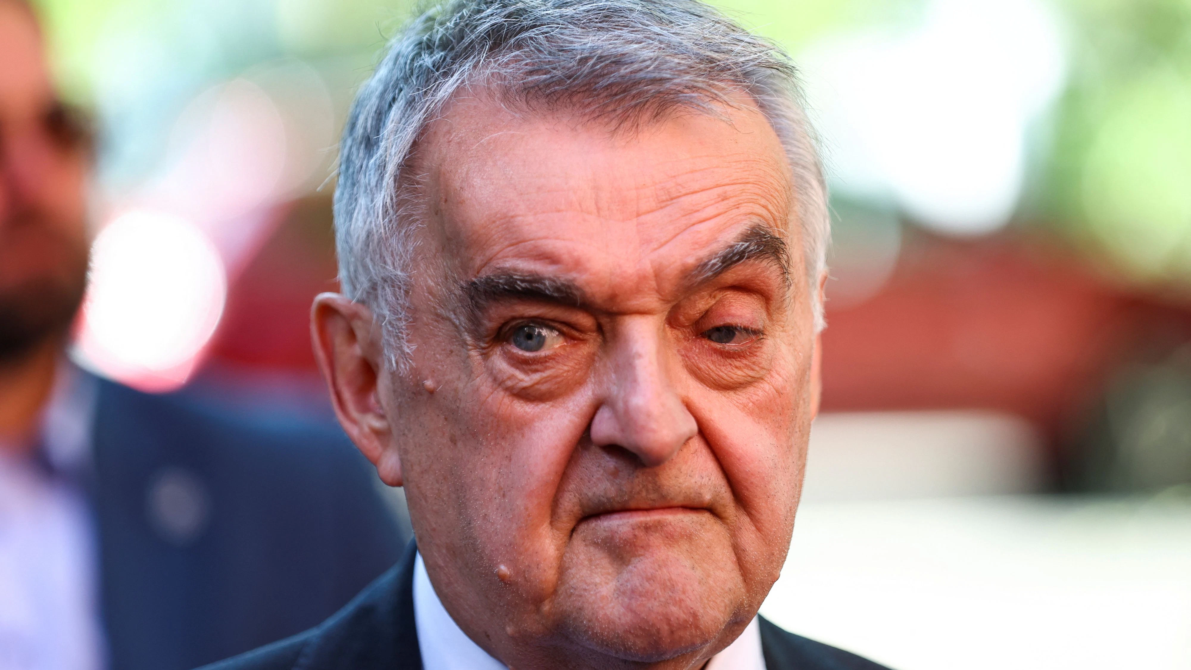 Heute.at - Innenminister tobt! Idiot hat das Feuer verursacht