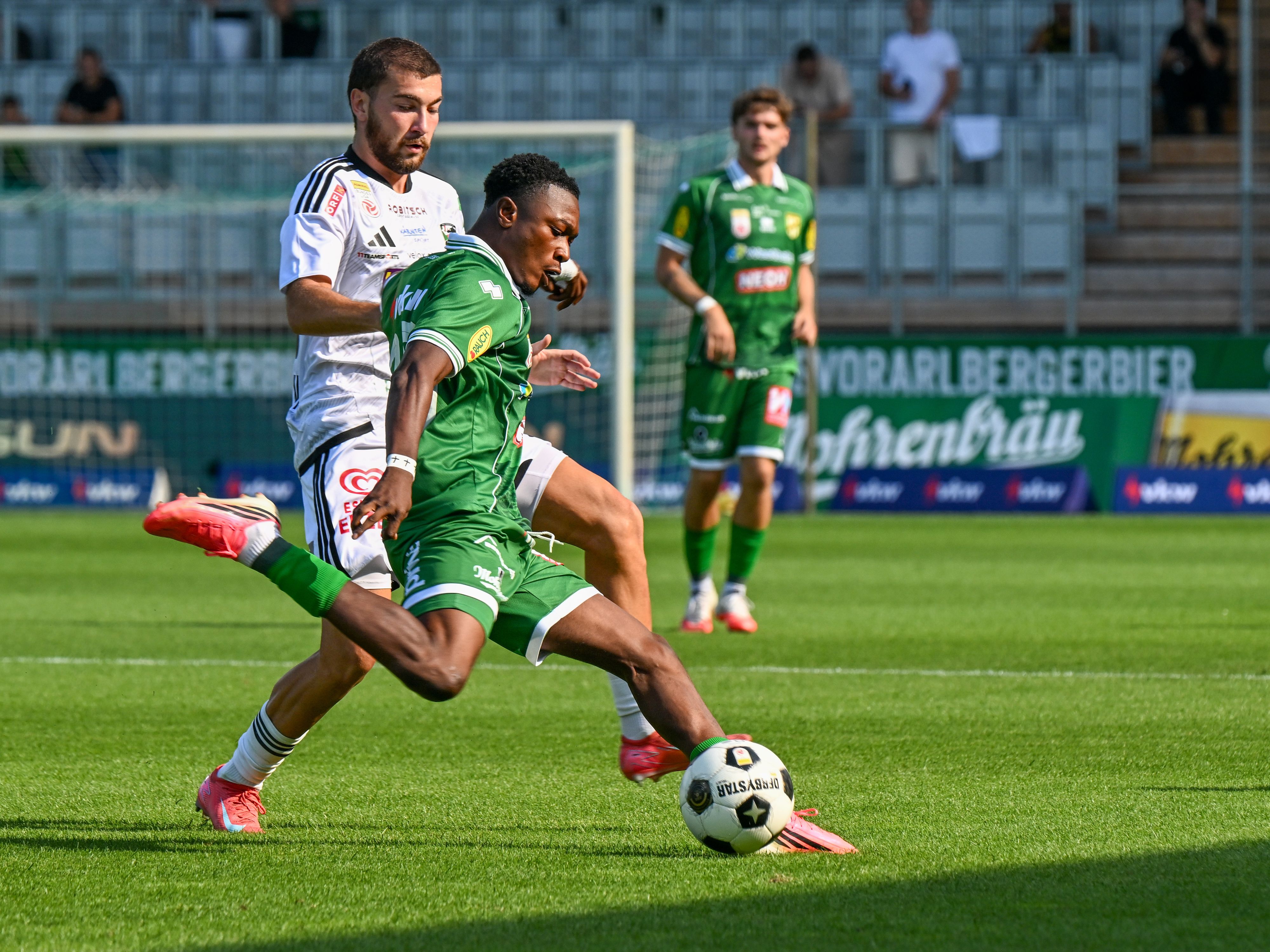 Otar Mamageishvili (WAC) gegen Lord Afrifa (A.Lustenau).