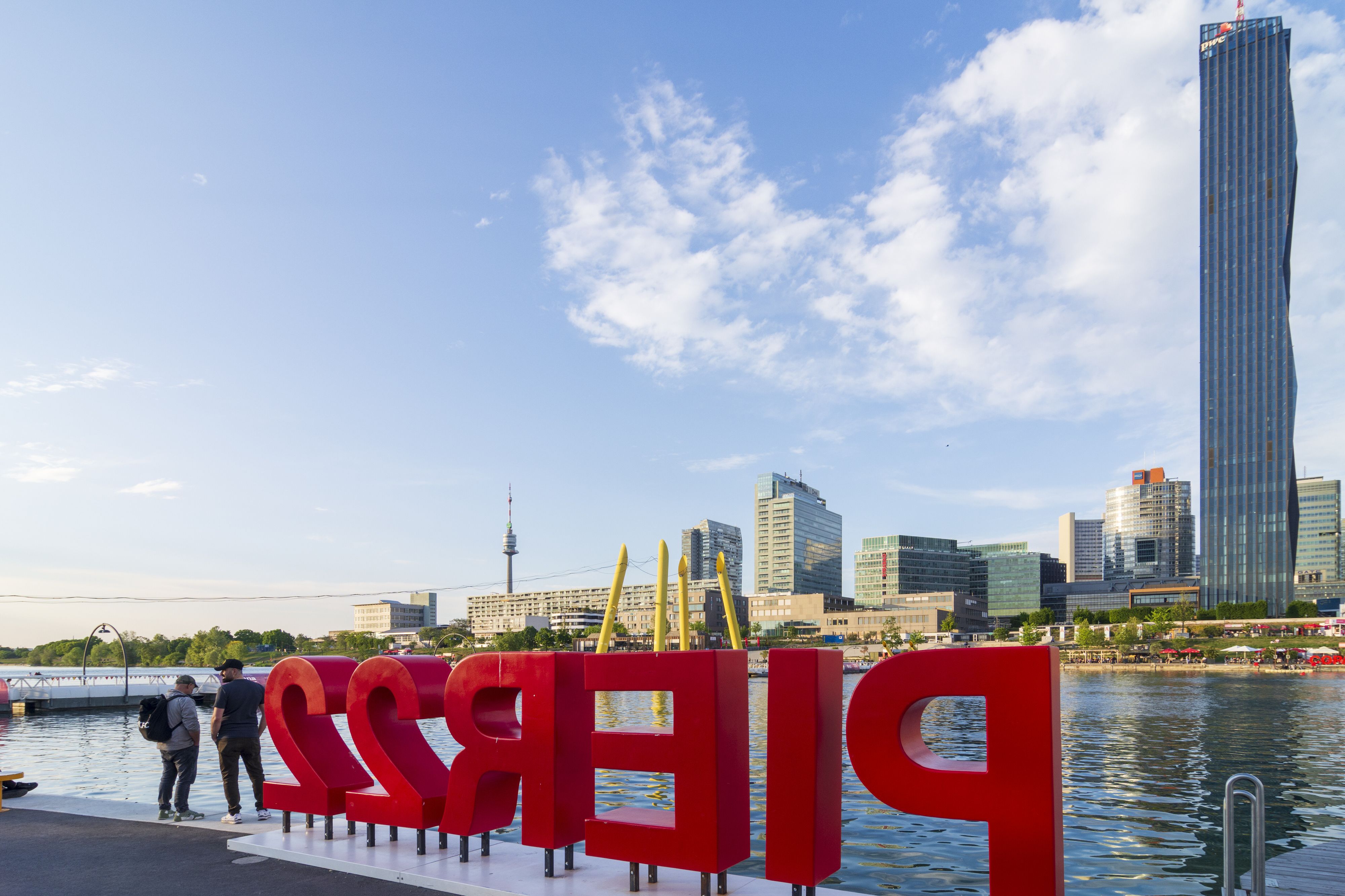 Die beiden Nachtschwärmer hatten sich am Pier 22 auf der Donauinsel ungestört gewähnt und waren nackt ins Wasser gegangen. 