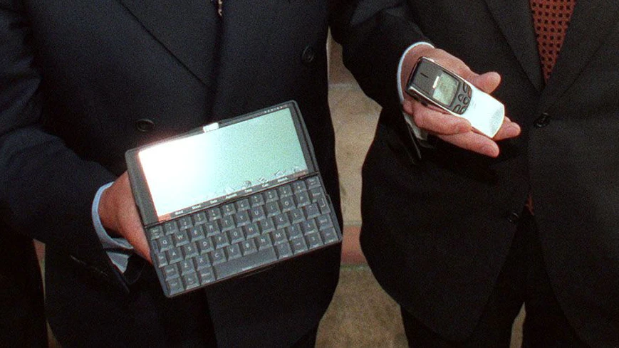 Das Gerät aus Finnland ließ sich wie ein Mini-Laptop aufklappen und offenbarte eine computerähnliche Tastatur.