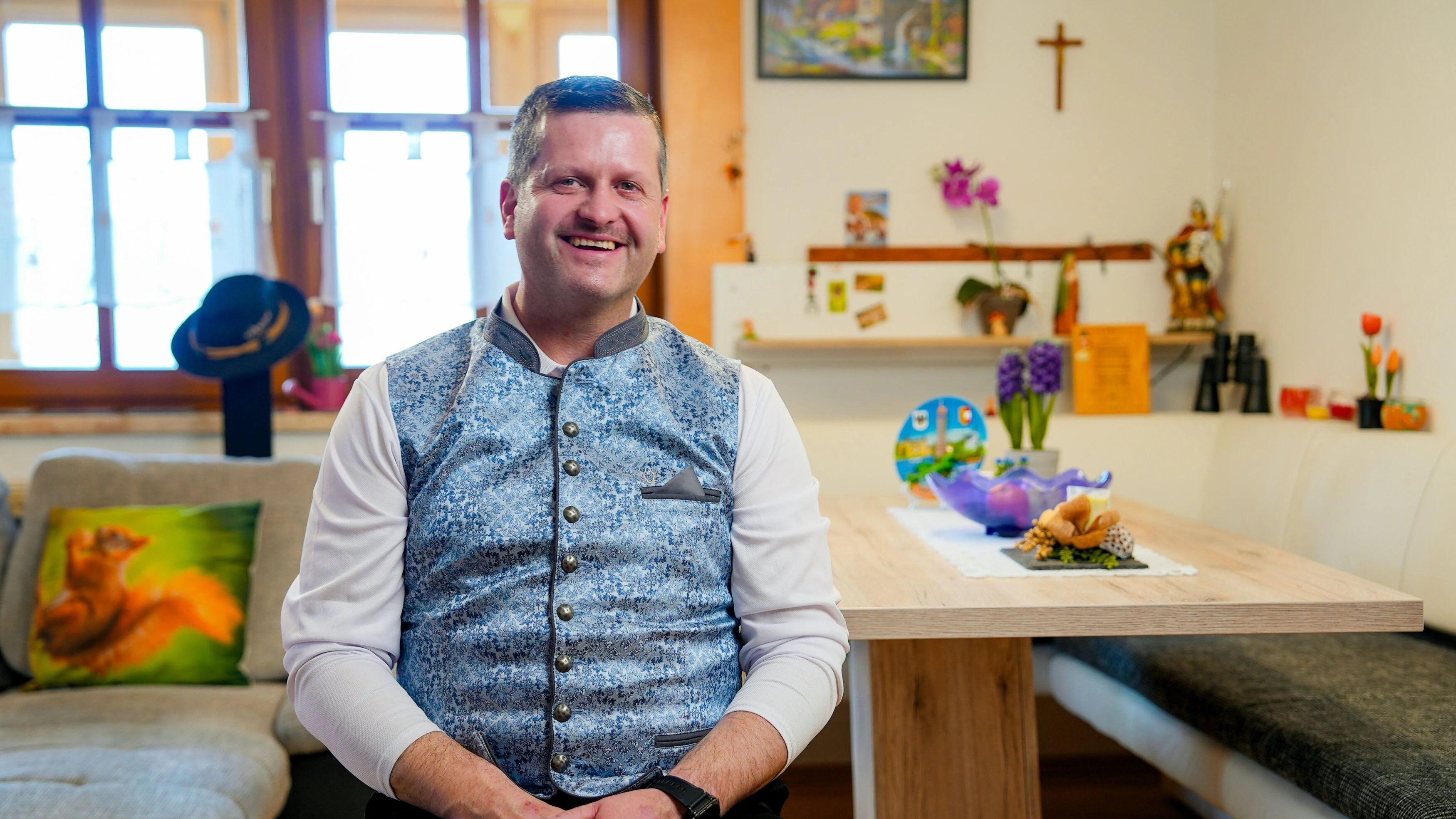 Christian, 43, Radladerfahrer aus dem schönen Lavanttal, wünscht sich endlich die Frau fürs Leben. „Meine Partnerin kann sich von mir erwarten, dass ich ehrlich und treu bin und mit ihr durch dick und dünn gehe“, verspricht der Kärntner. 