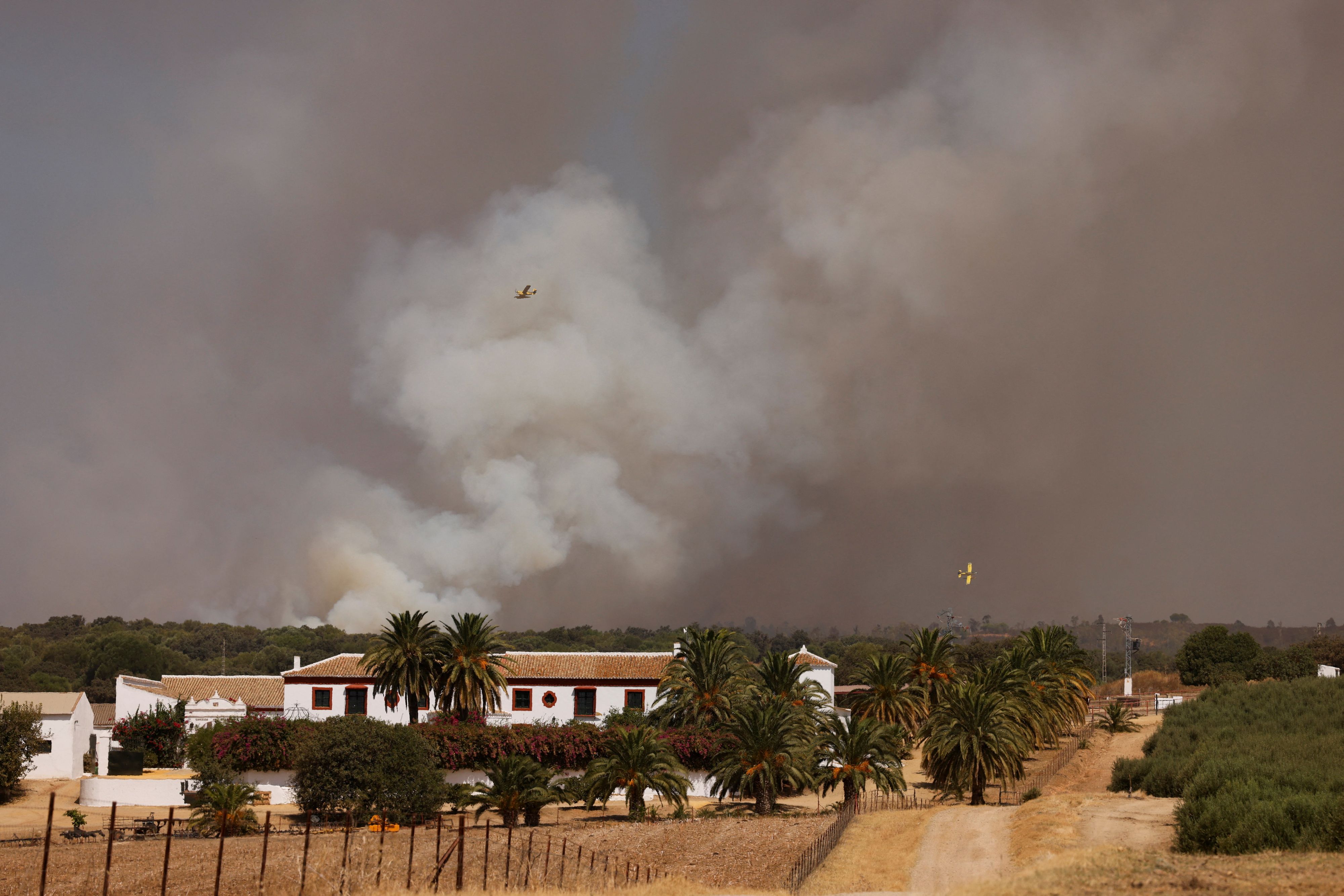 Der Waldbrand in Aragonien wütet seit Tagen und bedroht inzwischen ein mittelalterliches Kloster. 