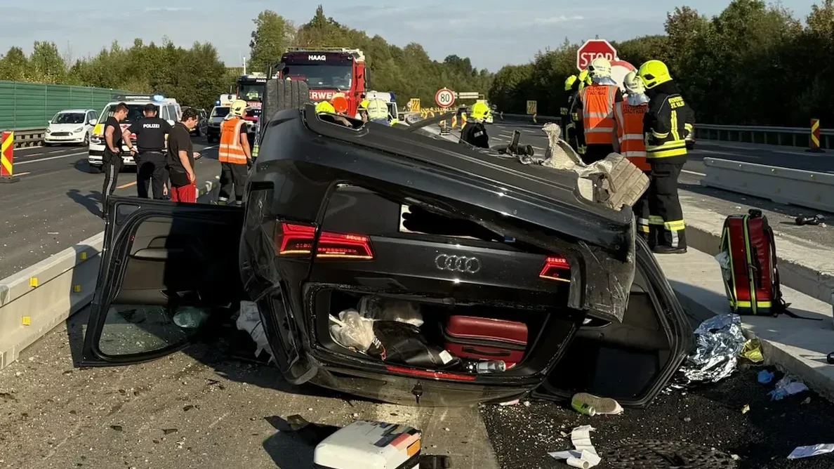 Heute.at - Familie bei Überschlag auf Westautobahn verletzt