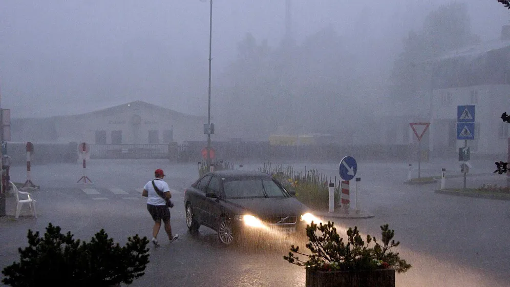 Heute.at - Warnstufe ROT! Hagel-Gewitter wüten in Österreich