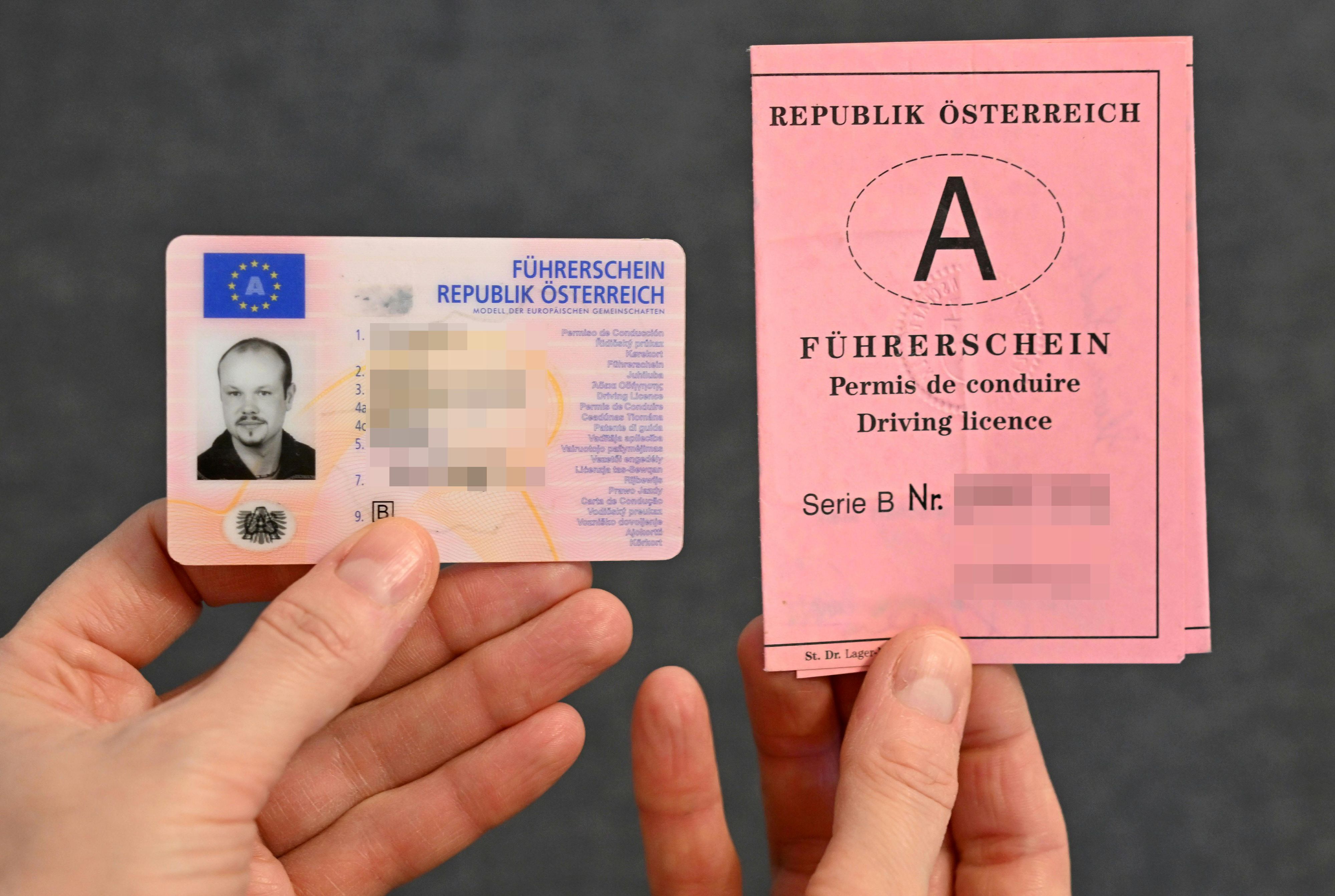 Der rosa Papierführerschein verliert seine Gültigkeit.