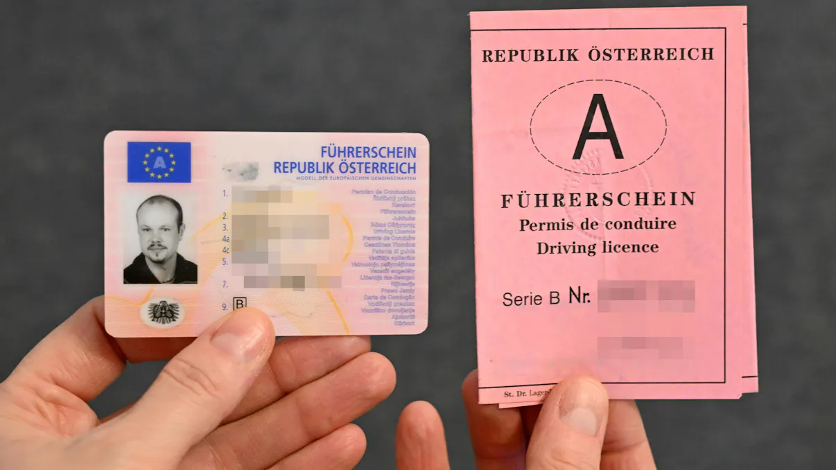 Millions of Austrians have to exchange their driver's licenses.