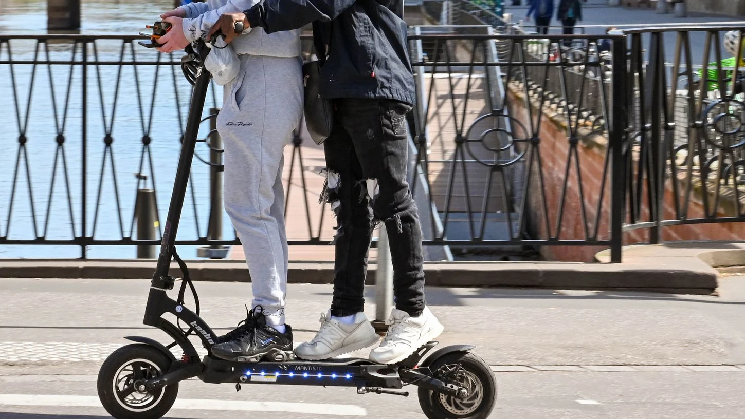 Heute.at - Jugendliche nach Unfall mit E-Scooter in Lebensgefahr