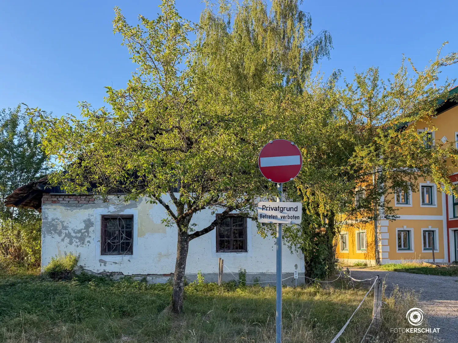 Auf diesem Hof im Bezirk Ried im Innkreis wurde die Frau schwer verletzt.