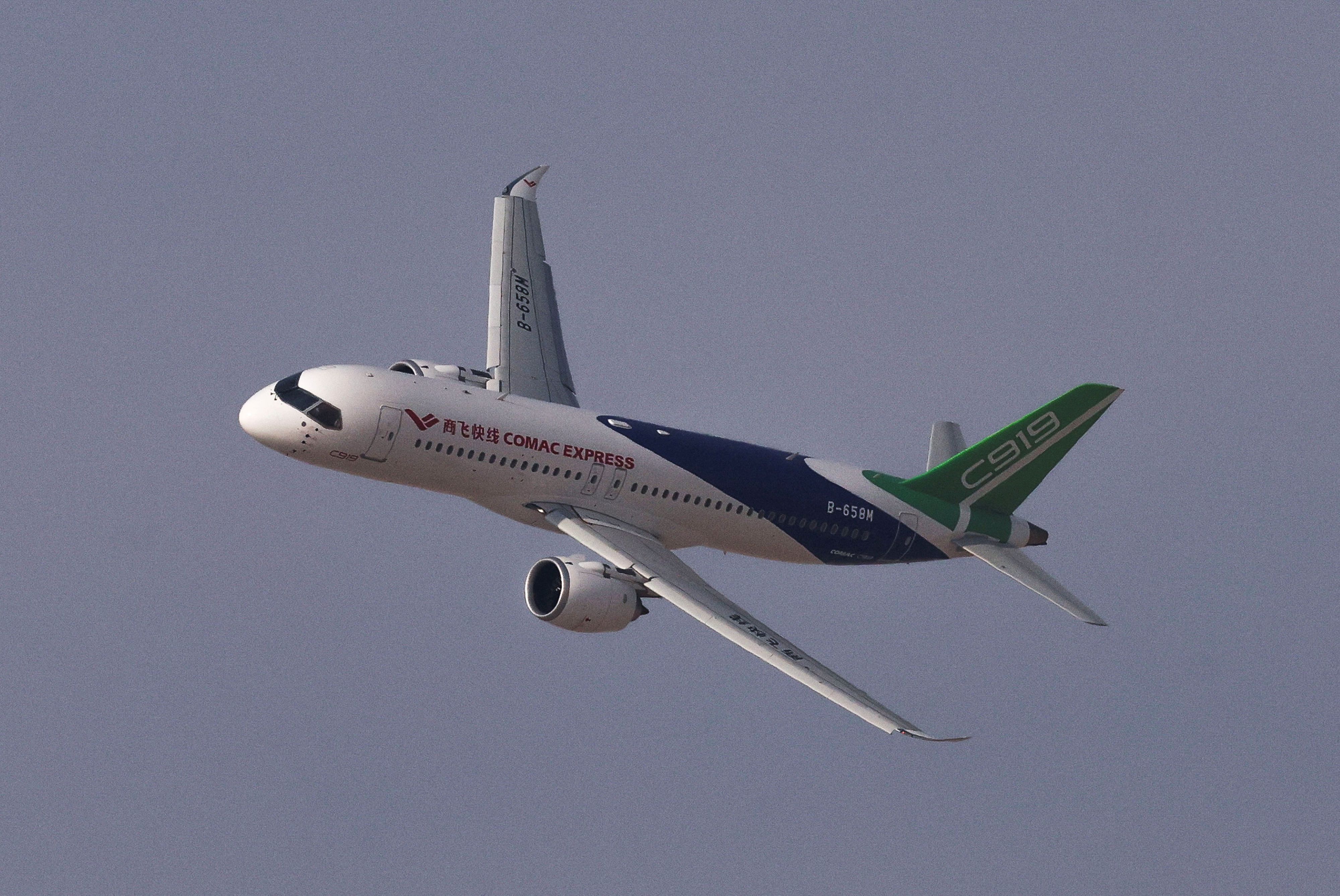 Zum ersten Mal ist der chinesische Jet auf einer regulären internationalen Strecke unterwegs. 