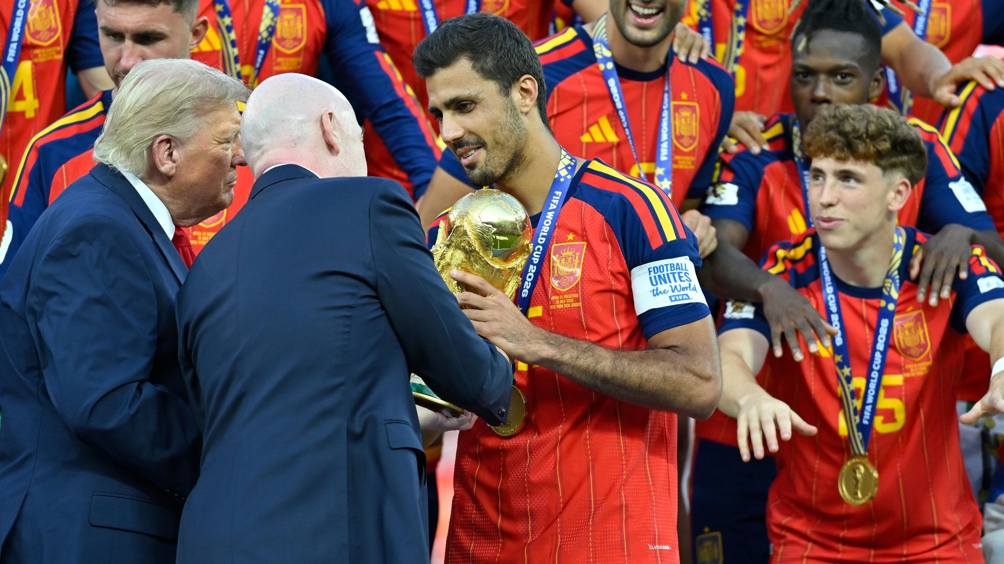 Heute.at - 77 Millionen! Barcelona schnappt Real Wunschspieler weg