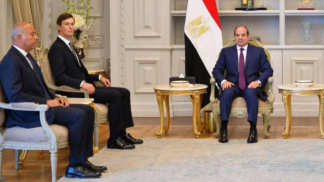 Egyptian President Sisi Receives Jared Kushner in New Alamein Egyptian President Abdel Fatah al-Sisi receives Jared Kushner, son-in-law of the US president, in New Alamein, Egypt, on August 16, 2026, in the presence of Foreign Minister Badr Abdelatty and General Intelligence Service chief Hassan Rashad. The meeting addressed developments related to the Palestinian issue, with emphasis on the need for all parties to uphold their commitments under the agreement to end the war in the Gaza Strip, reached during the Sharm el-Sheikh Peace Summit in October 2025. Photo by Egyptian President Office  apaimages Cairo Cairo Egypt 160826_Egypt_EPO_001 Copyright: xapaimagesxEgyptianxPresidentxOfficexxapaimagesx