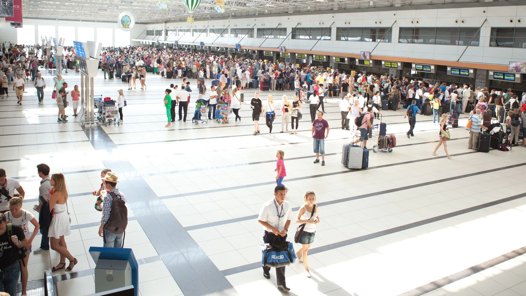 Heute.at - Flughafen-Chaos! Österreicher sitzen in der Türkei fest