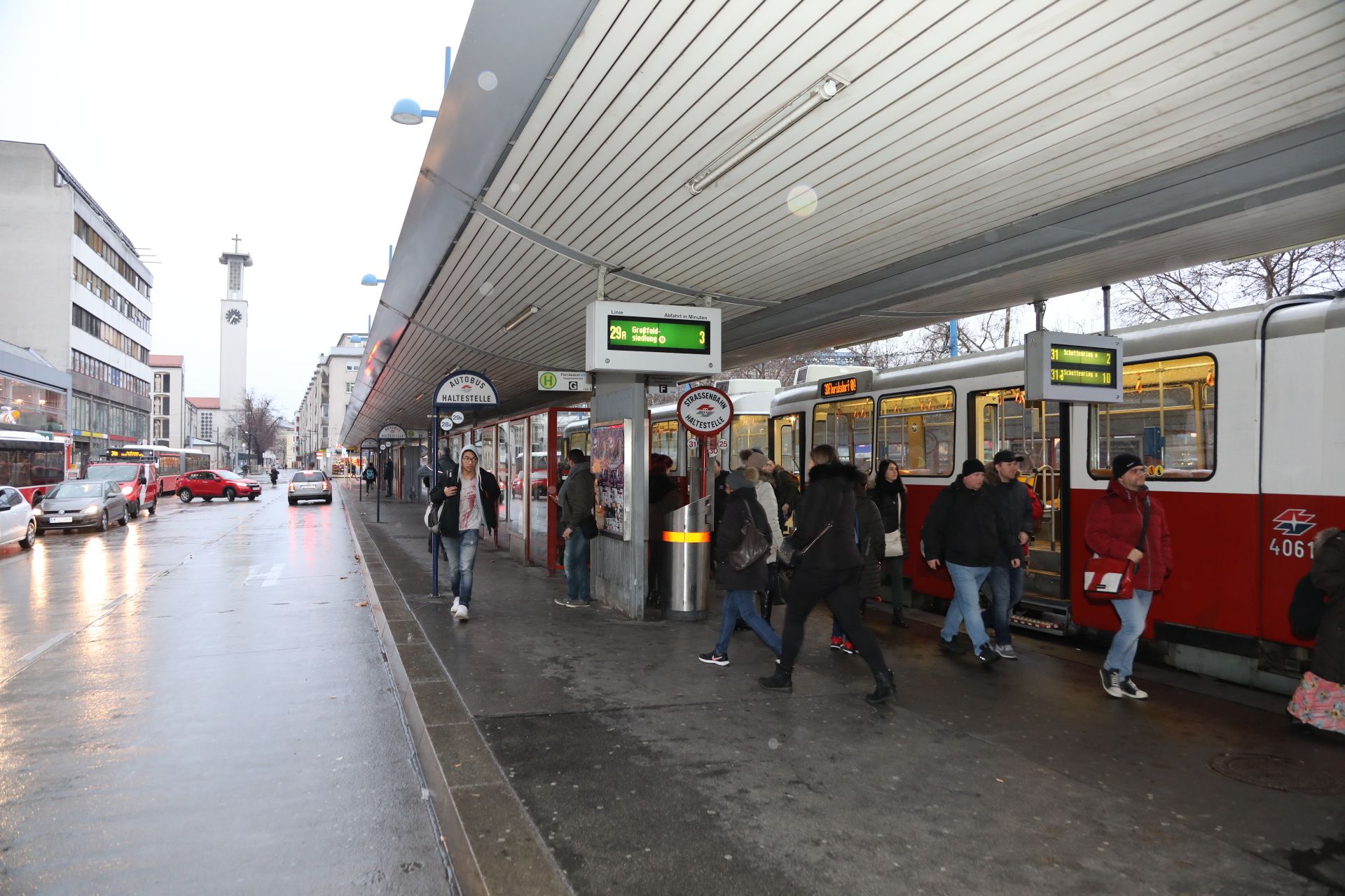 Franz Jonas Platz; Bahnhof Floridsdorf; 20181212; Philipp Enders