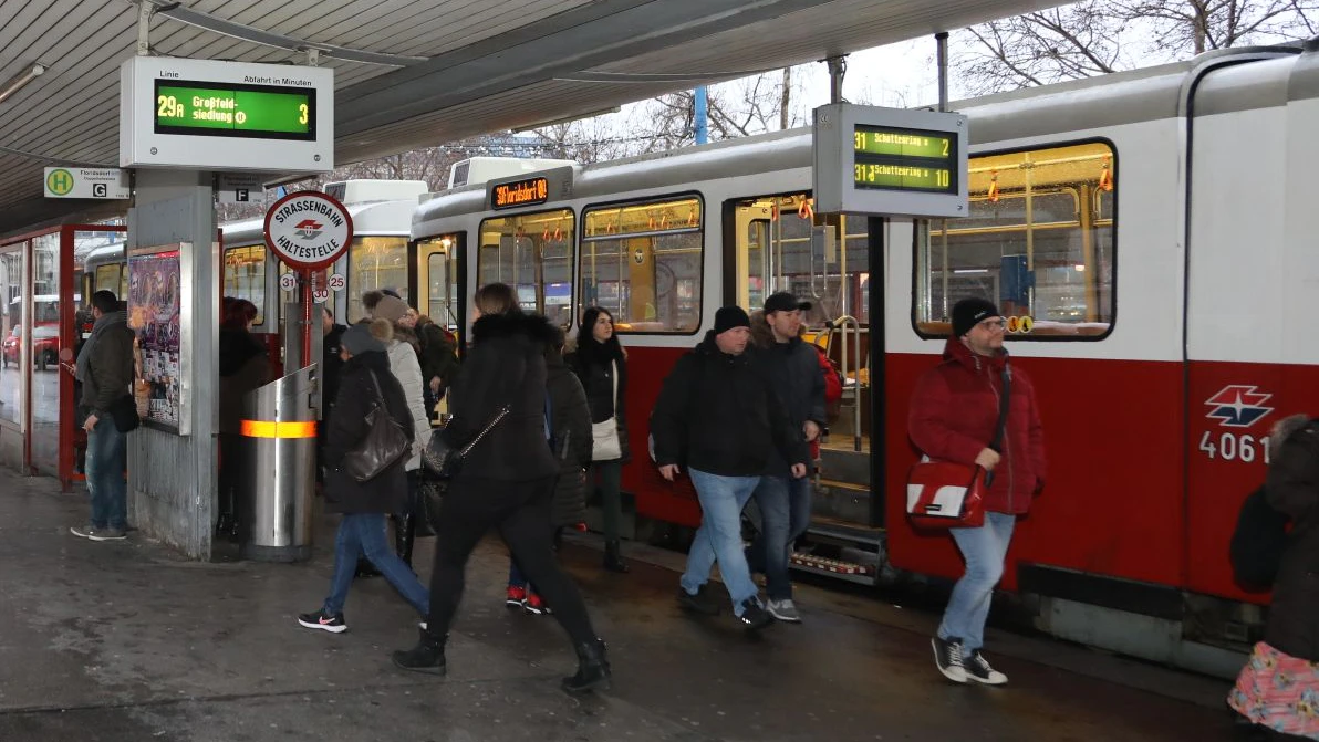 Franz Jonas Platz; Bahnhof Floridsdorf; 20181212; Philipp Enders