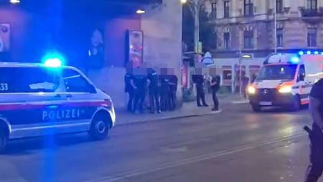 Doppelter Messer-Alarm in Wien! Männer niedergestochen