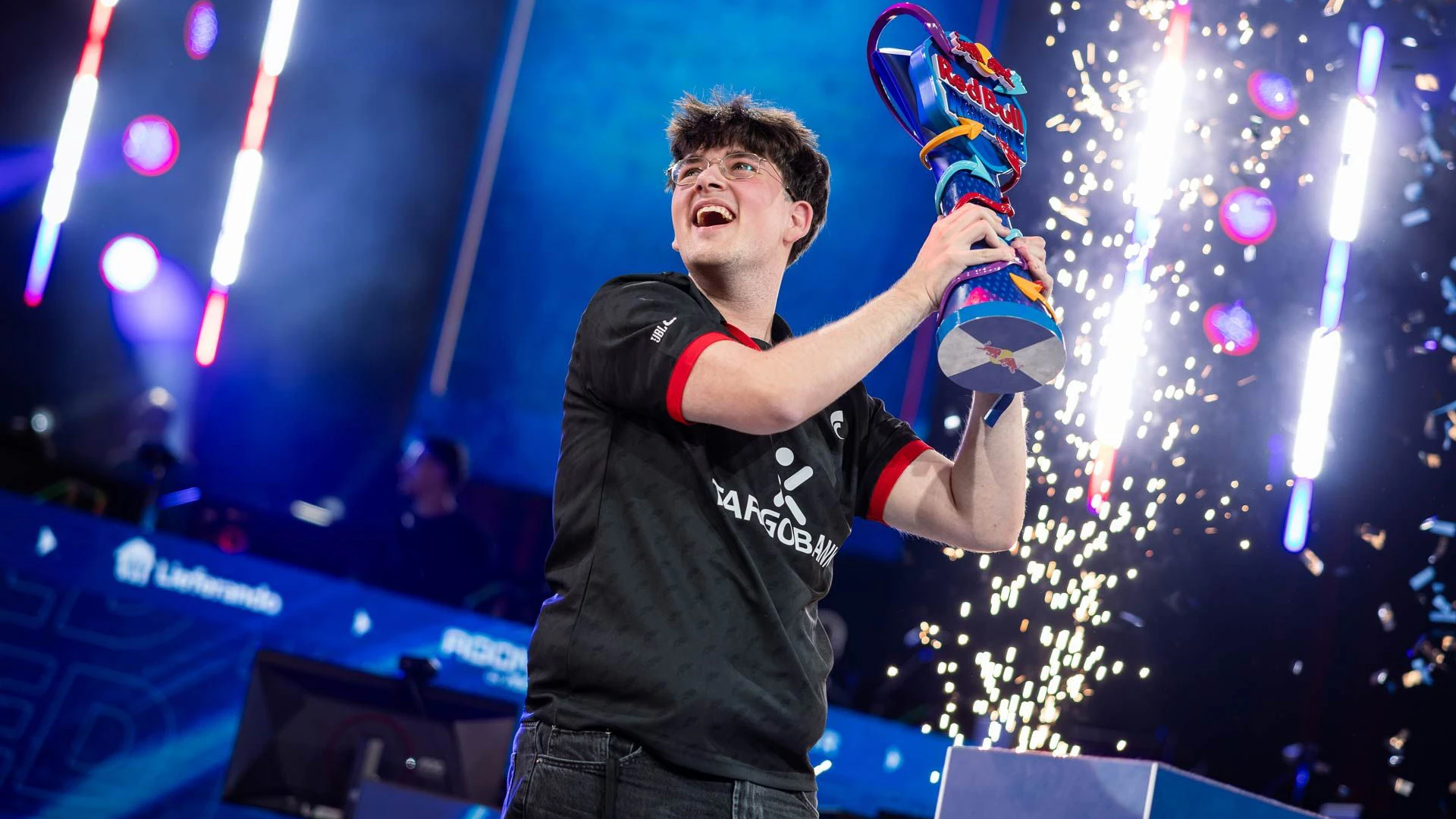 "Juu" gewinnt E-Sport-Turnier "Red Bull Reshuffle" in Wien.