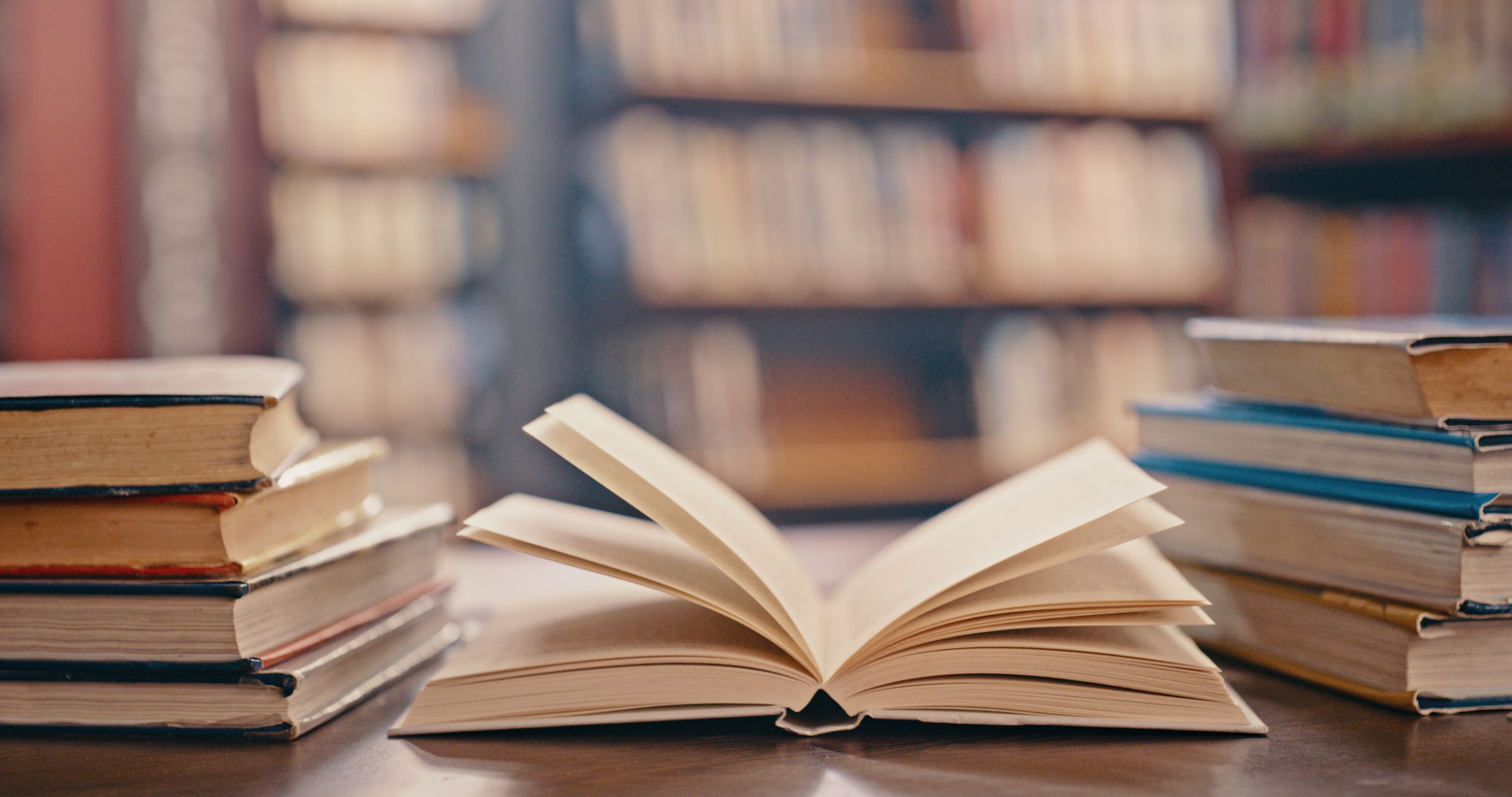 KI-Konzerne sollen massenhaft gebrauchte Bücher kaufen und teilweise dabei zerstören.