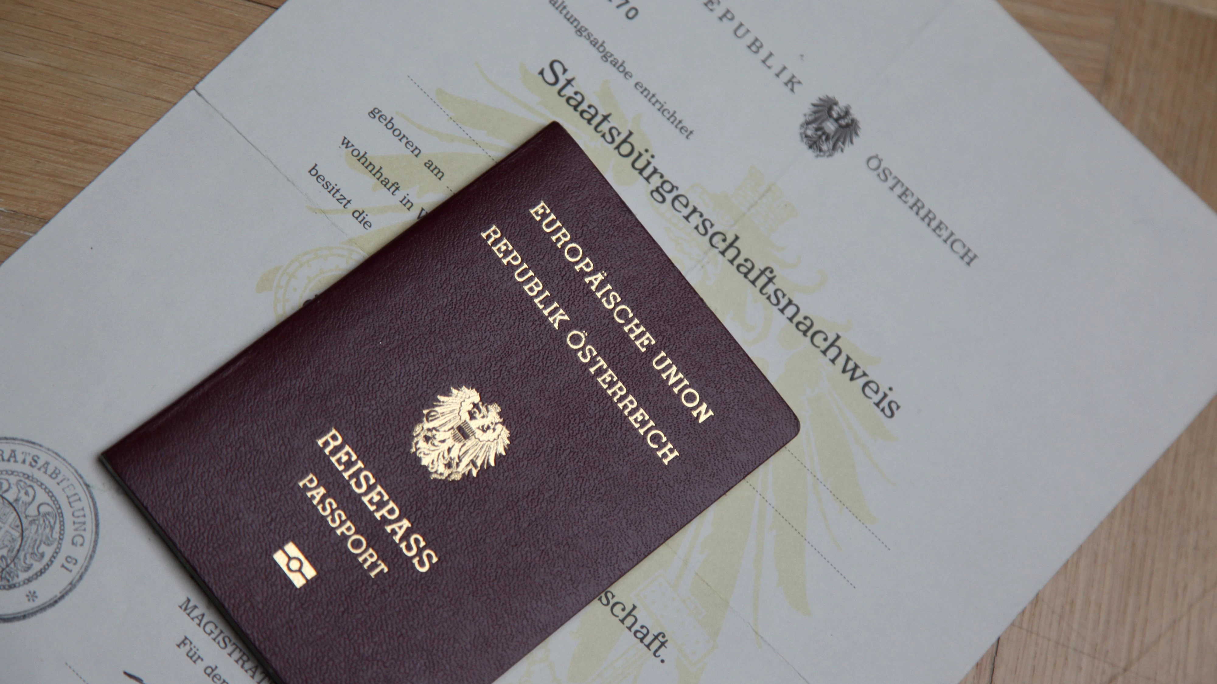  „Rot-weiß-roter Pass ist kein Geschenkartikel! Bund muss Gesetzesnovelle liefern!“