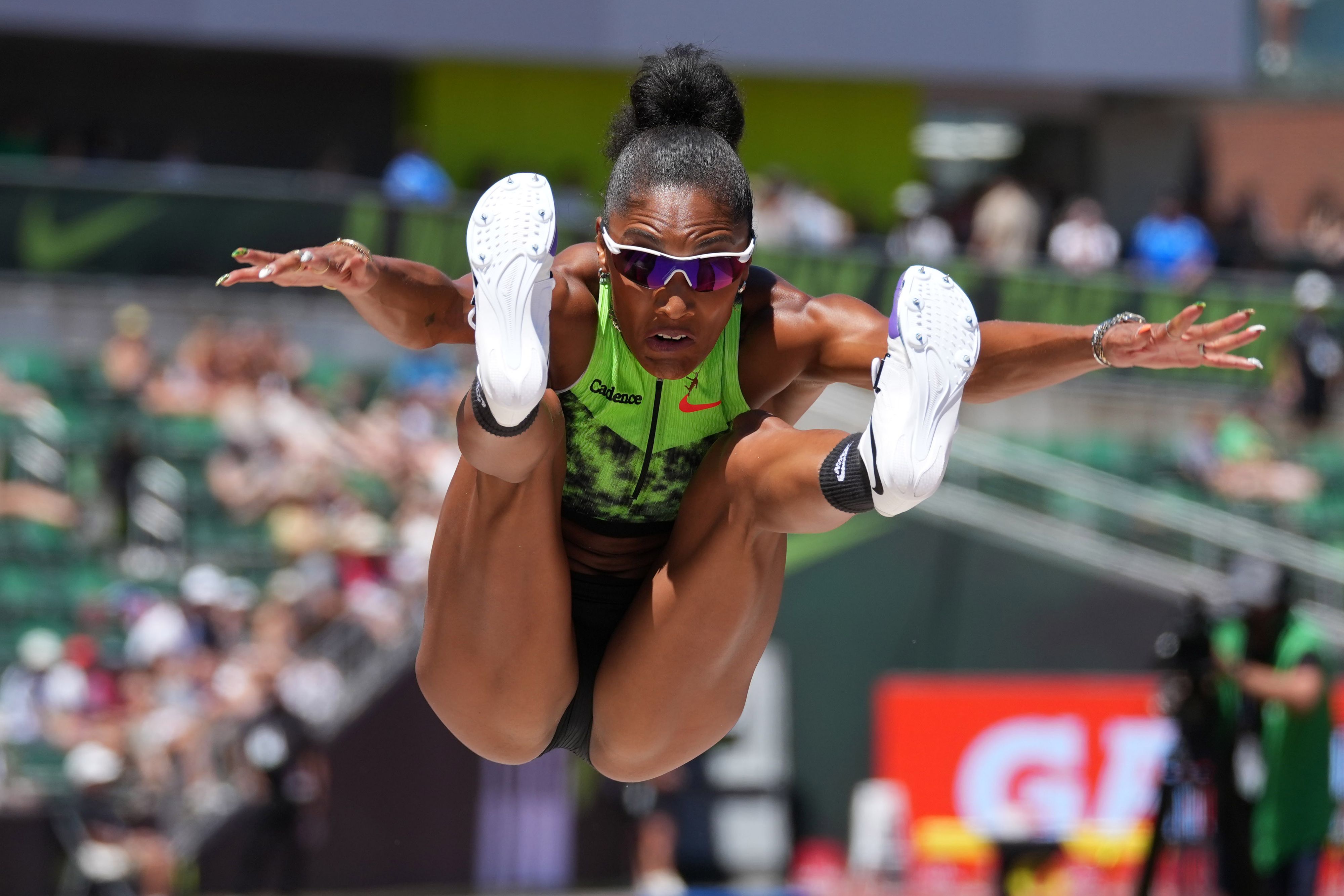 Davis-Woodhall ist Olympiasiegerin im Weitsprung.
