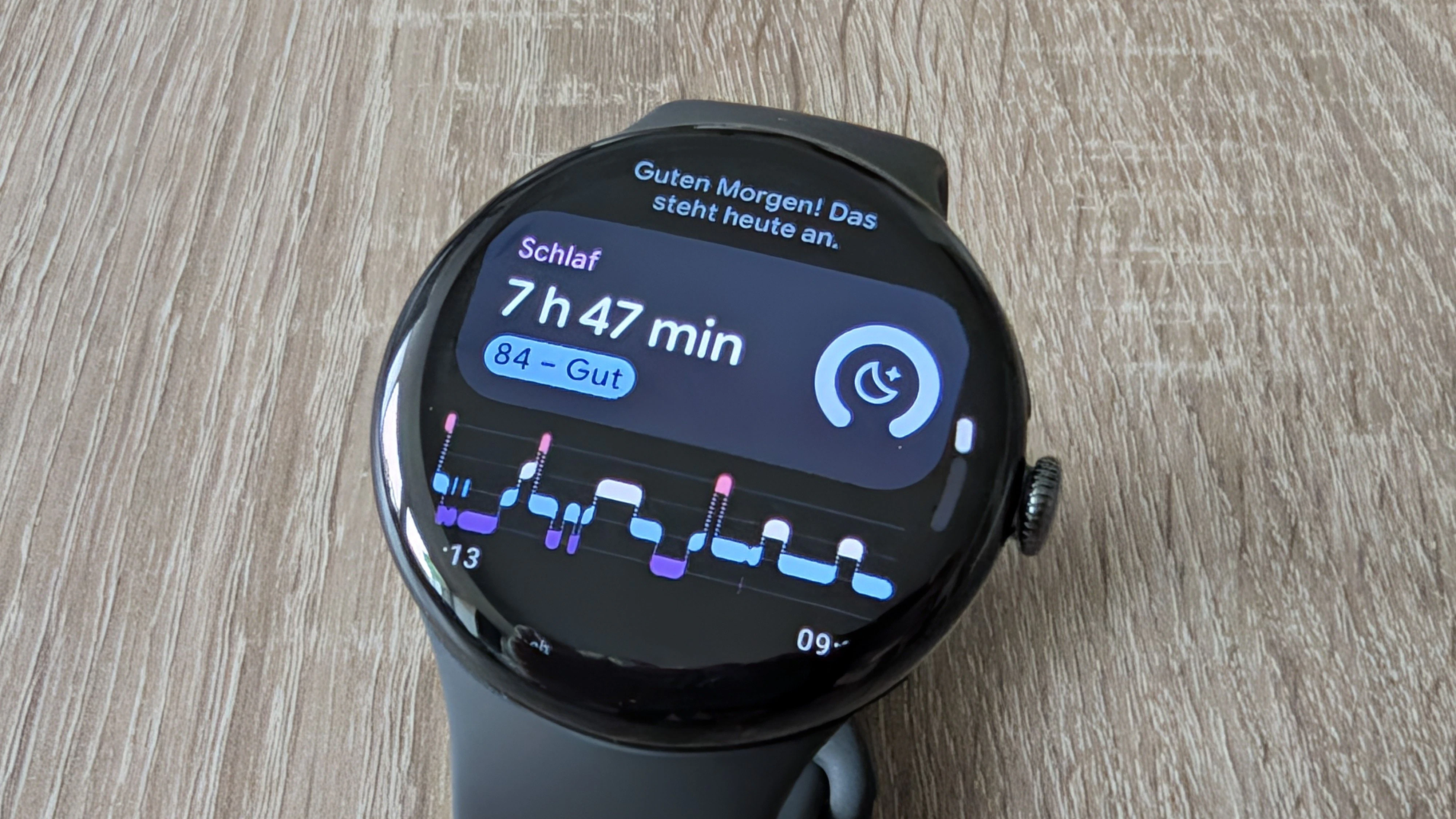 Über Nacht erfasst die Pixel Watch 5 unter anderem Herzfrequenz, Hauttemperatur und weitere Körperwerte.