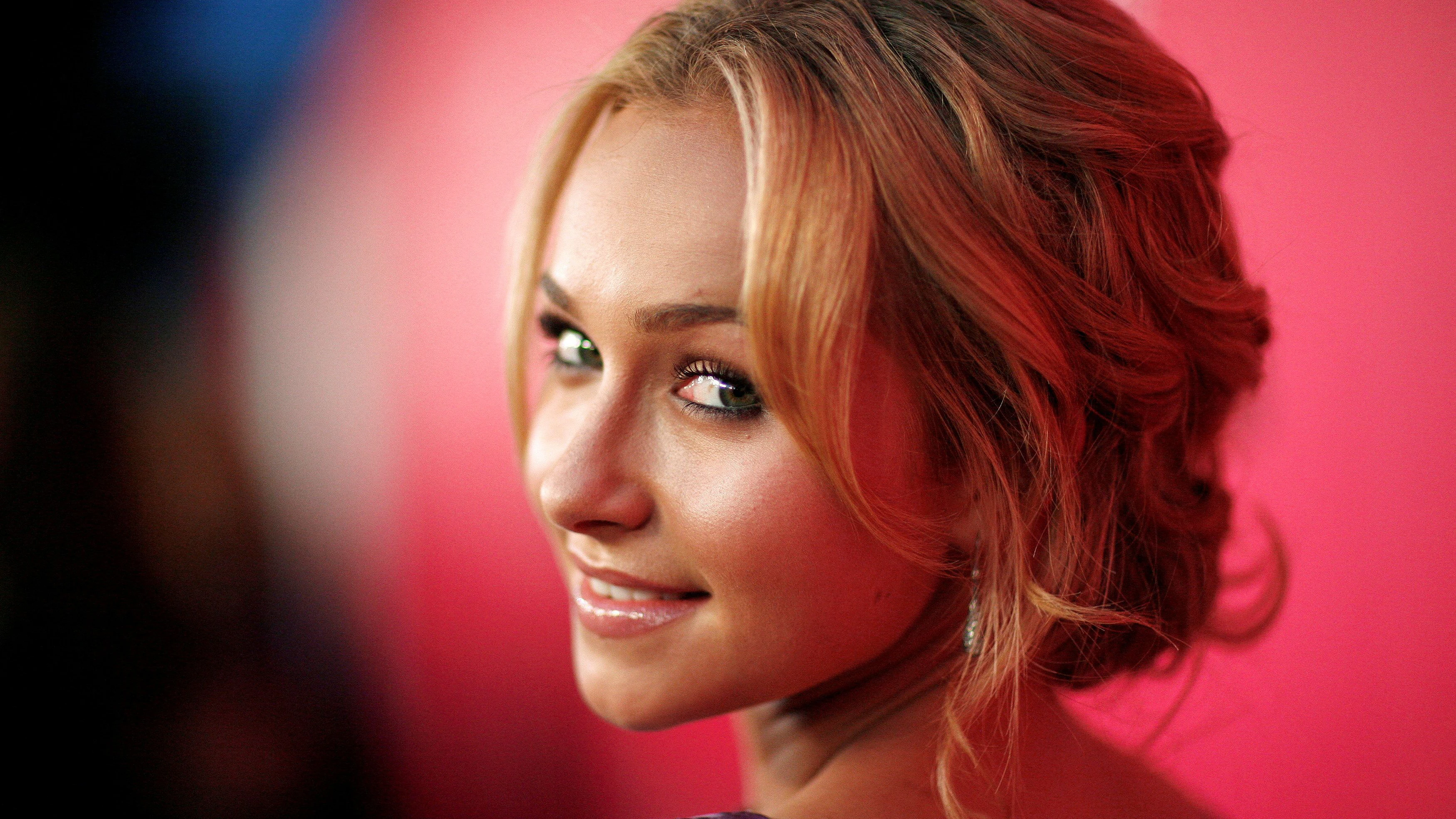 Hayden Panettiere poses at the 6th Annual Hollywood Style awards at the Armand Hammer museum in Los Angeles, California, U.S., October 11, 2009. 