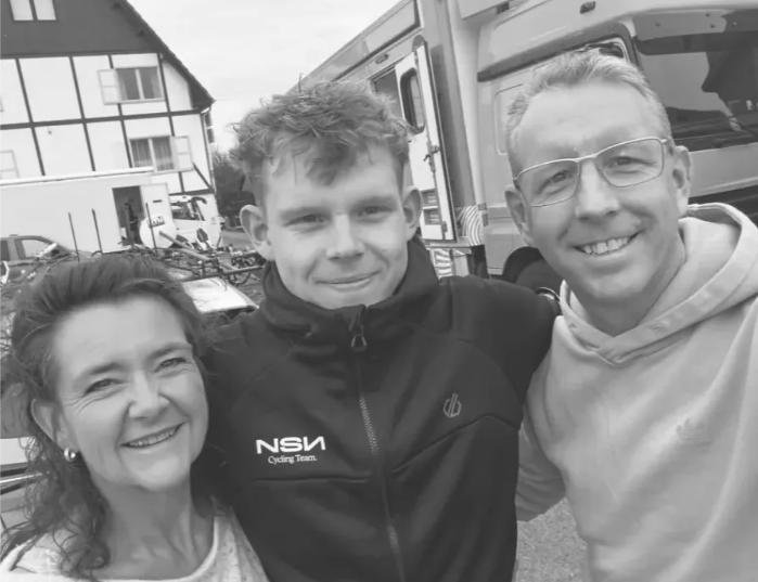Dawn und Michael Tarling nahmen von ihrem Sohn emotional Abschied.