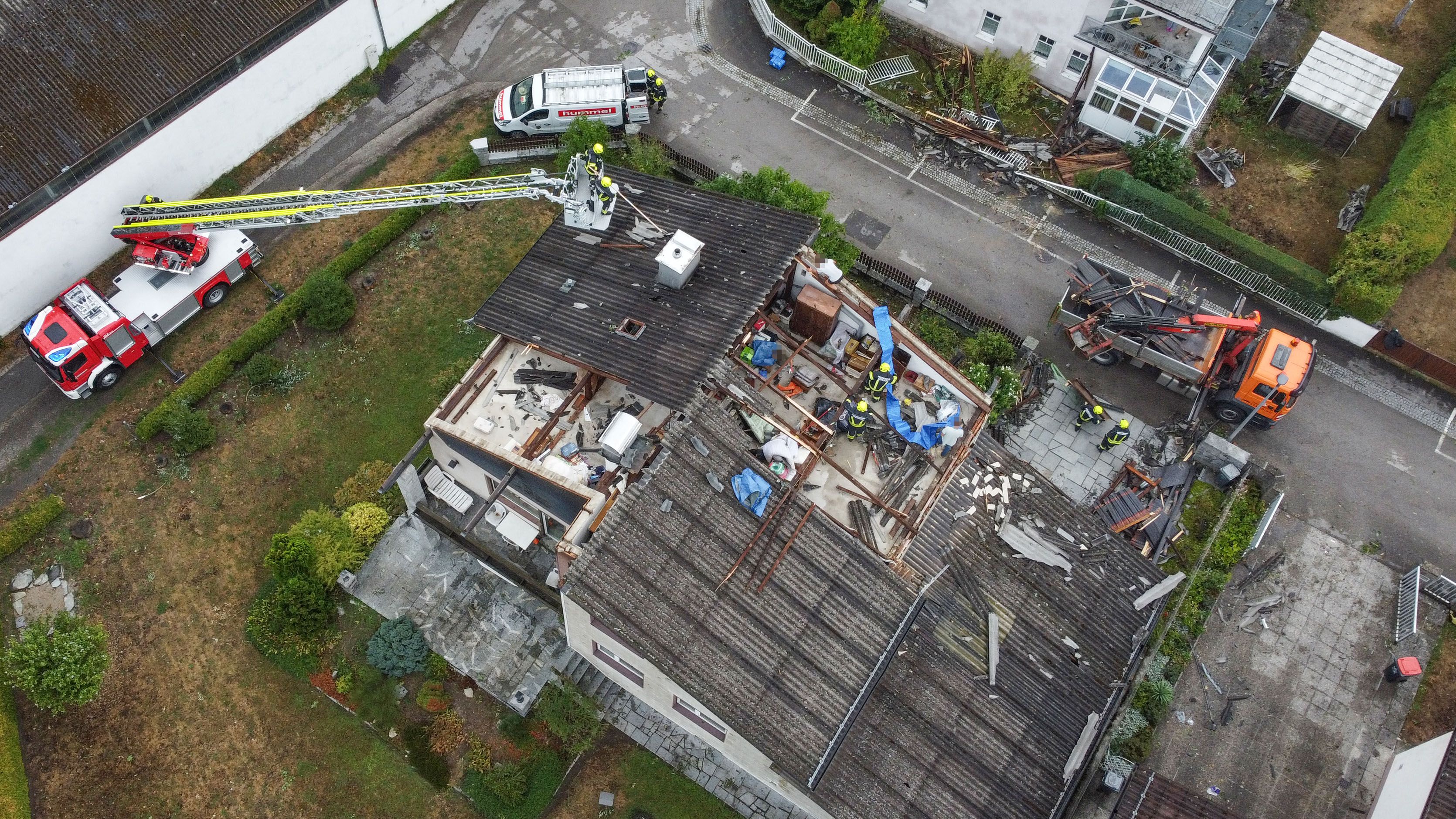 Heute.at - Tornado wütet in Österreich und reißt Dächer weg