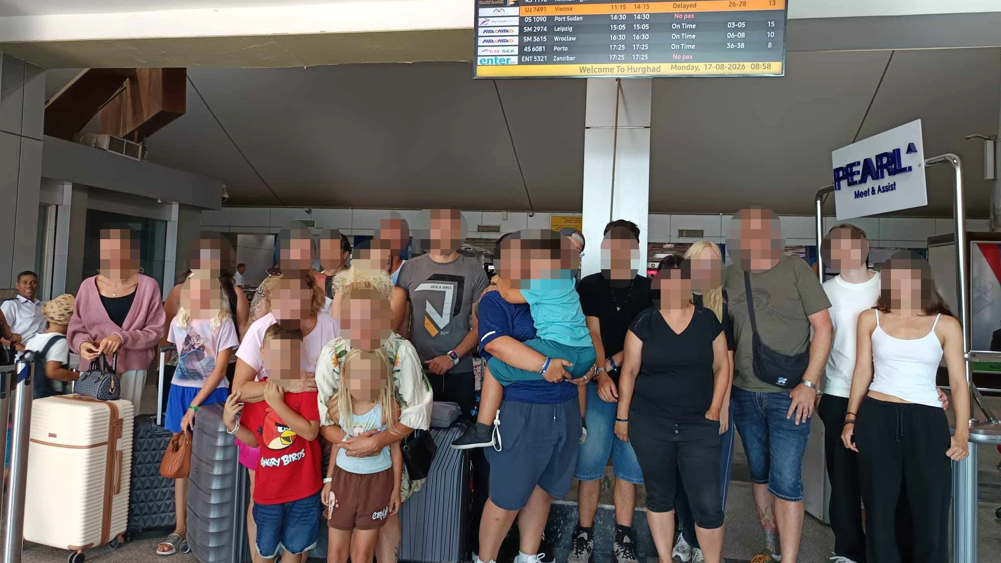 Heute.at - 32 Stunden! Österreicher sitzen in Ägypten-Airport fest