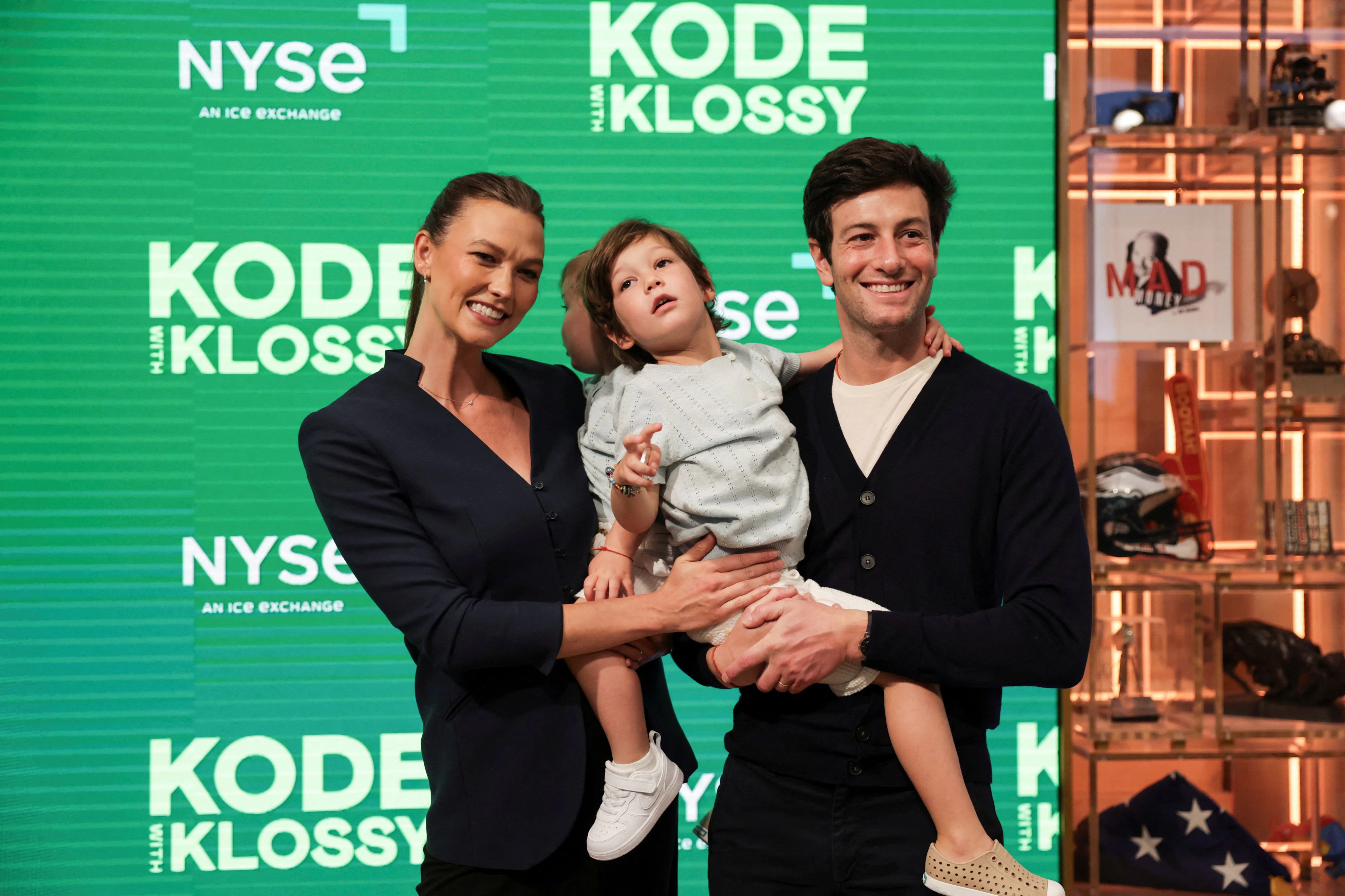 Legt Milliarden für die Lakers auf den Tisch: Investor Joshua Kushner, der Bruder von Trump-Schwiegersohn Jared Kushner, hier mit Ehefrau und Ex-Topmodel Karlie Kloss