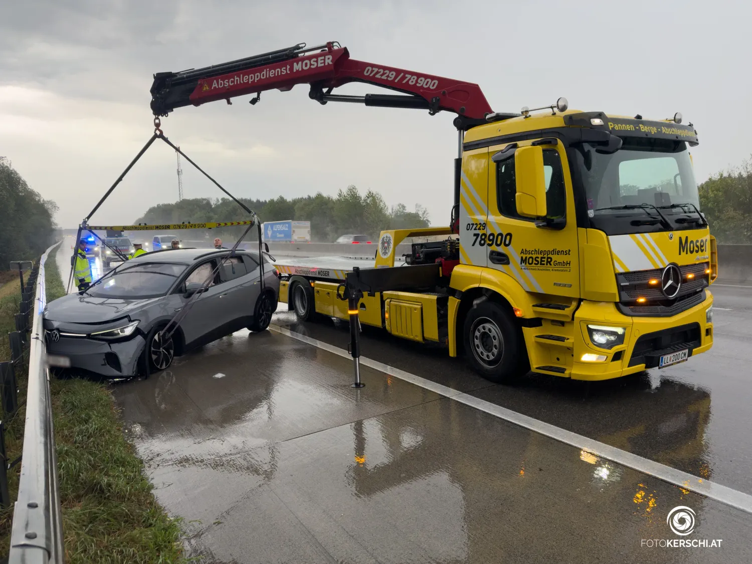 Vater und Sohn blieben bei dem Crash zum Glück unverletzt.