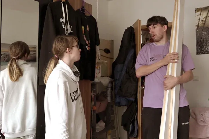 Maik und Freundin Jasmin wollen nicht mehr bei seiner Mutter wohnen.