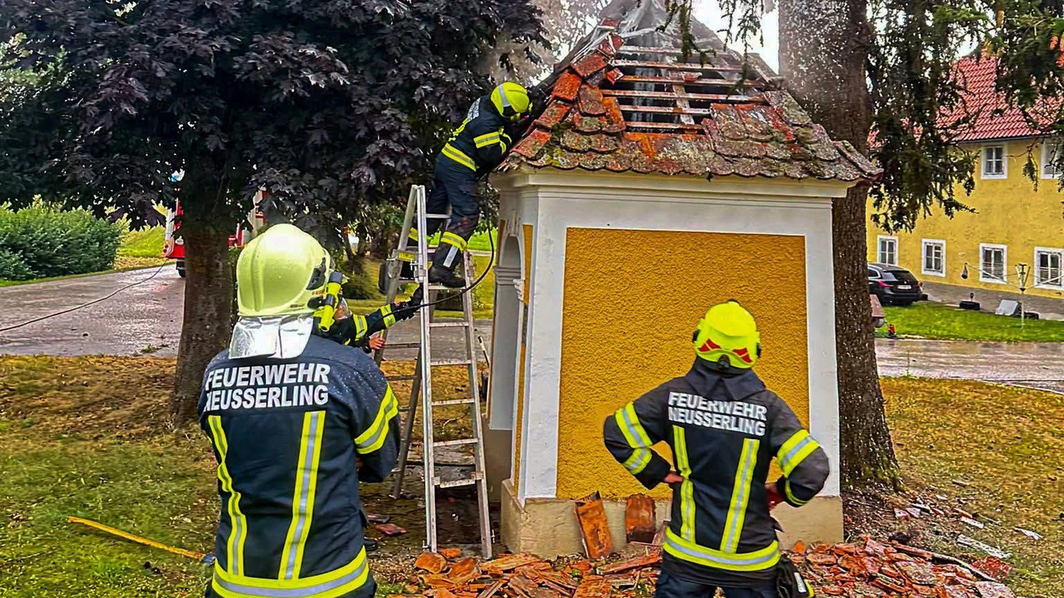 Die Feuerwehr verhinderte schlimmere Schäden an der Kapelle.