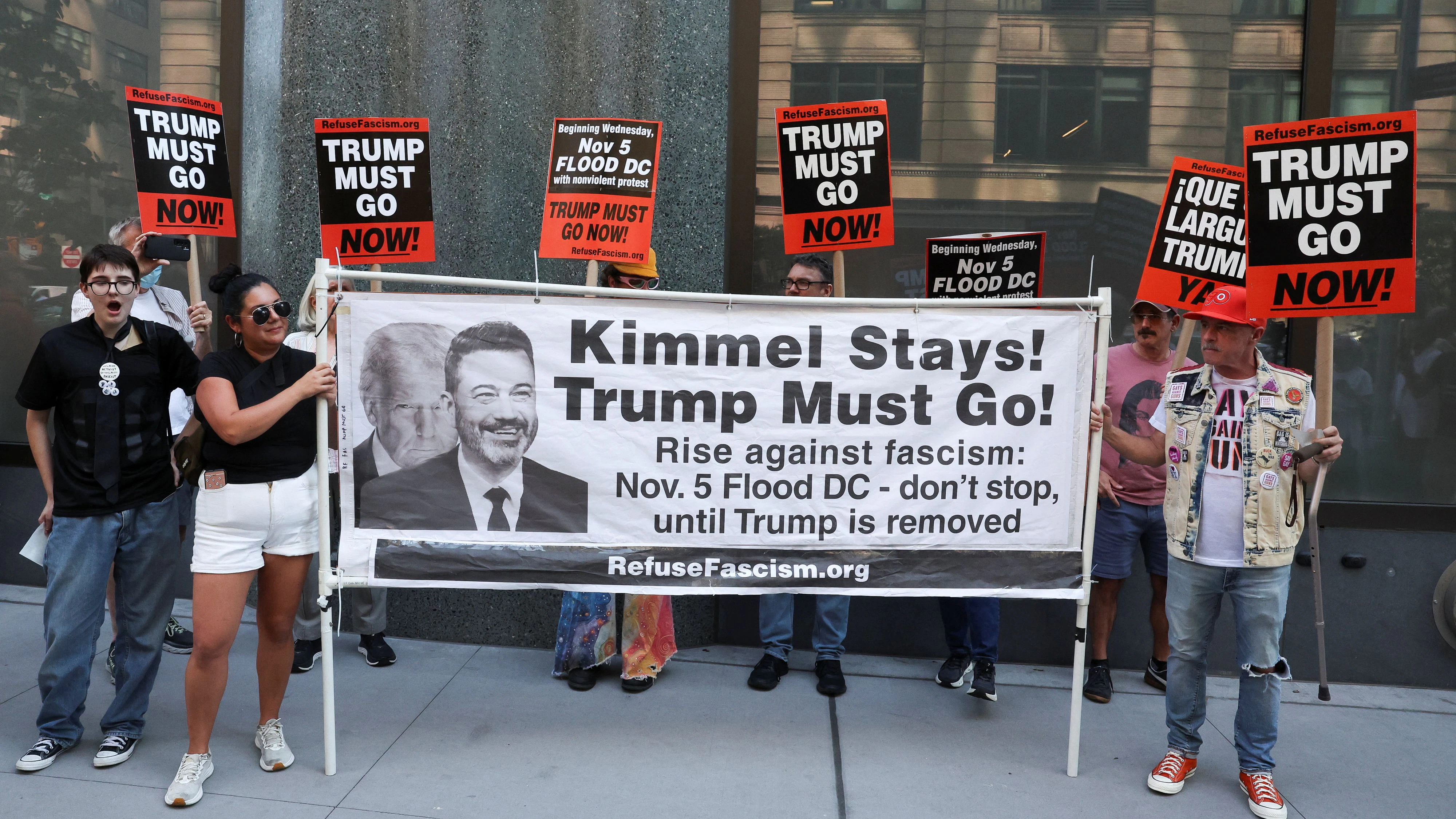 Nach weltweiten Protesten durfte Kimmel bereits nach einer Woche wieder zurück auf Sendung.