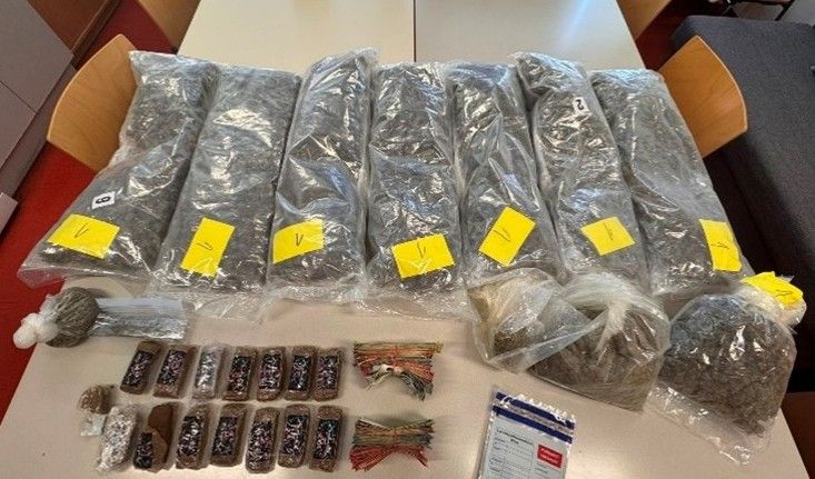 Die Polizei stellte über zehn Kilo Drogen sicher. 