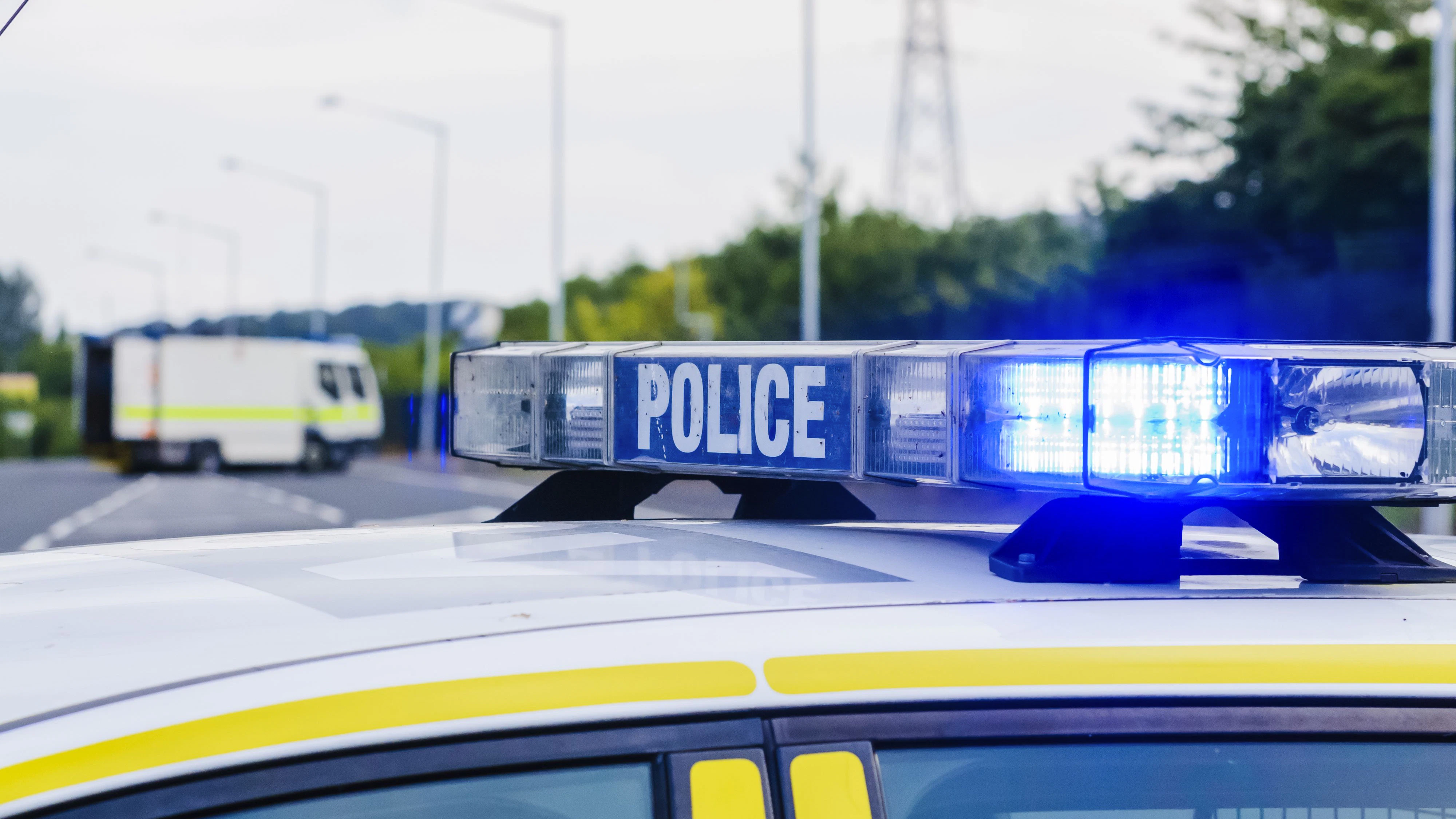 Heute.at - 5 maskierte Teenager rasen als Geisterfahrer in Tod