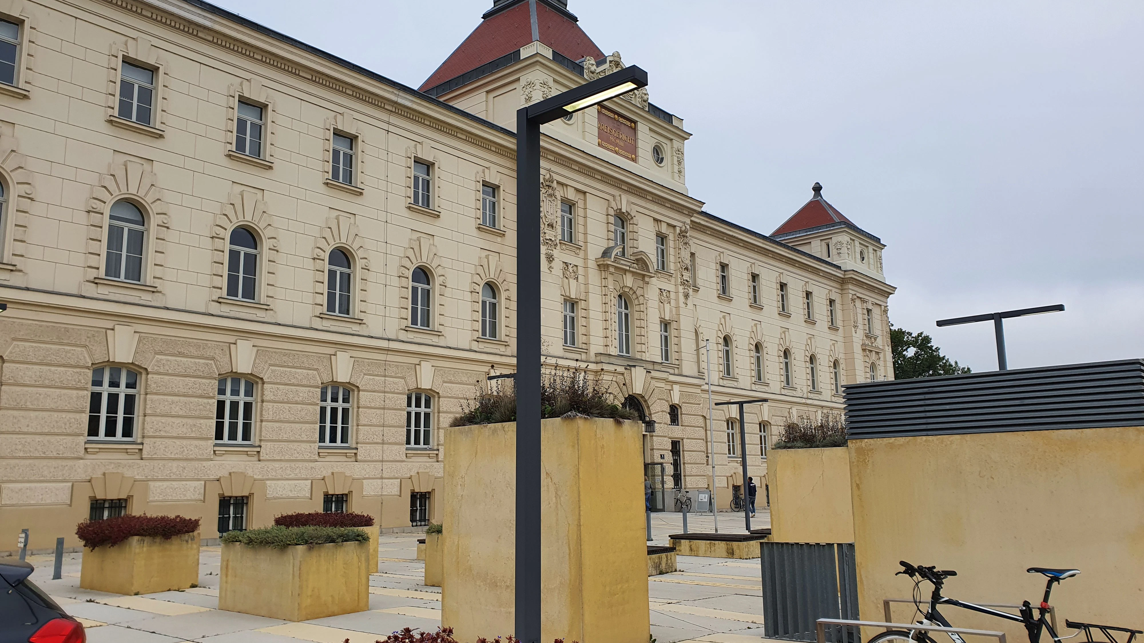 Heute.at - Hitler-Büste, 13 Liederbücher: 89-Jähriger vor Gericht