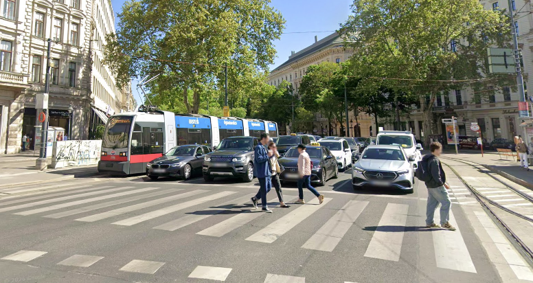 Wer nicht ewig an einer roten Ampel warten will, fährt am besten bis zur Haltelinie vor.