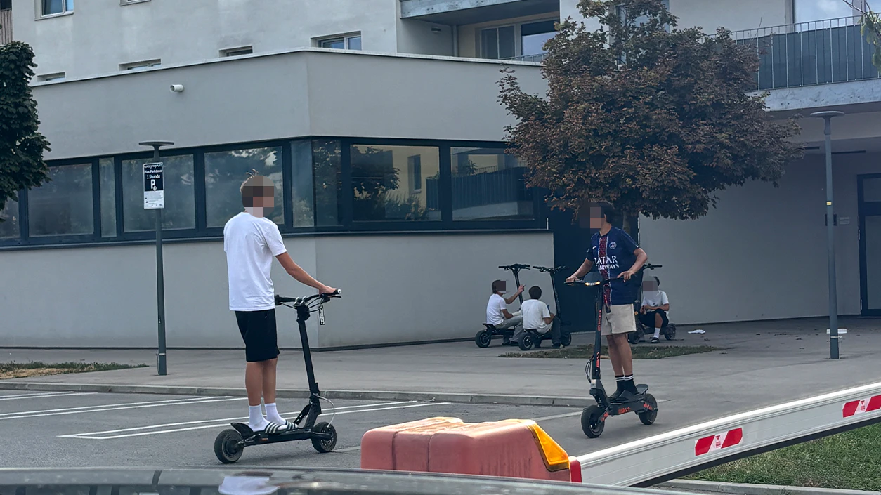 Heute.at - Wiener Adiletten-Gang treibt auf E-Scootern ihr Unwesen