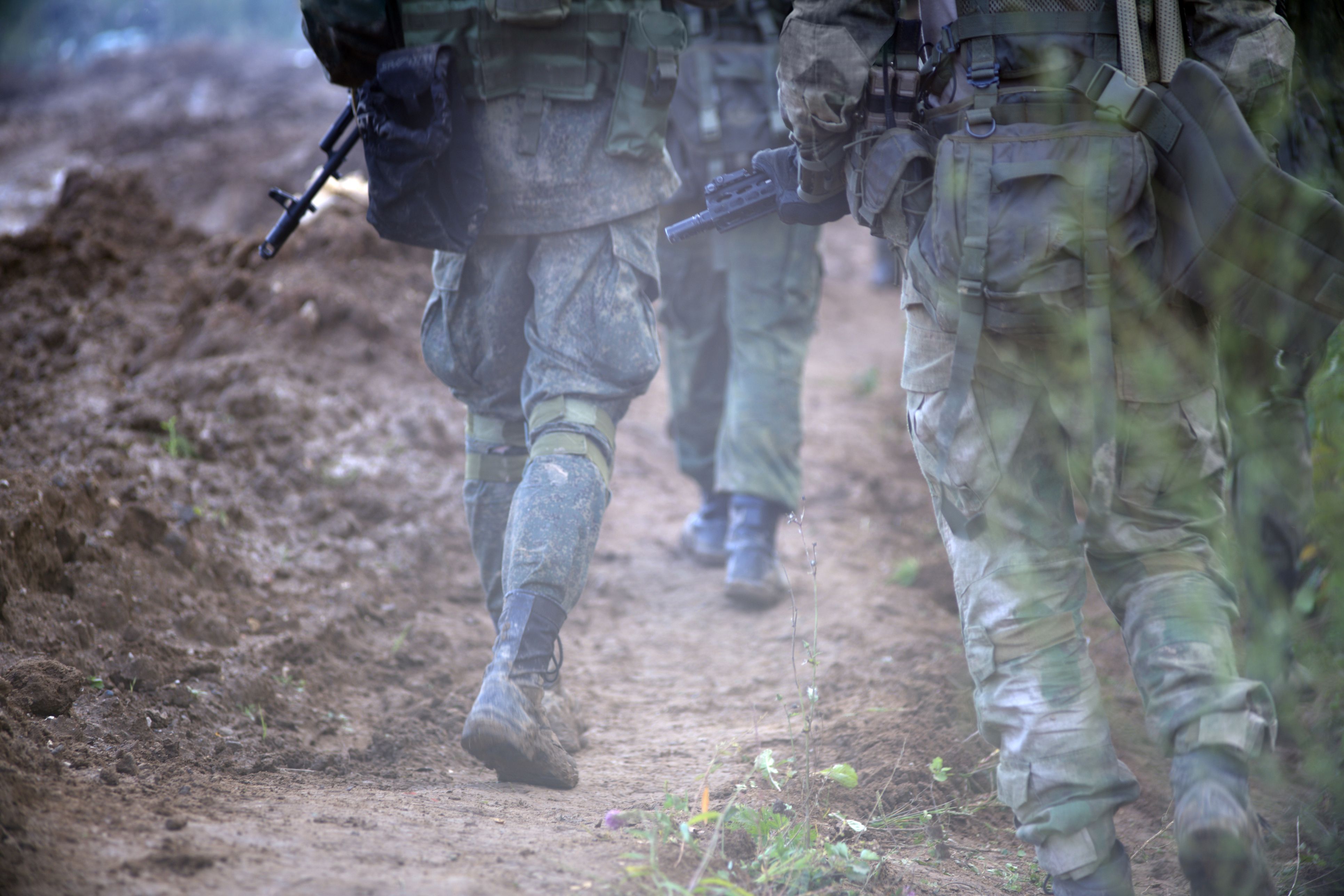 Abgehörte Funksprüche zeigen, wie russische Soldaten unter Todesdrohungen zu Sturmangriffen gezwungen werden. (Symbolbild)