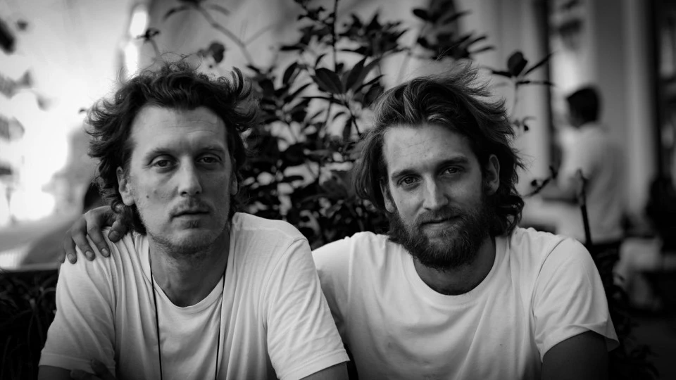 Die beiden Regisseure und Brüder Jono und Benji Bergmann.