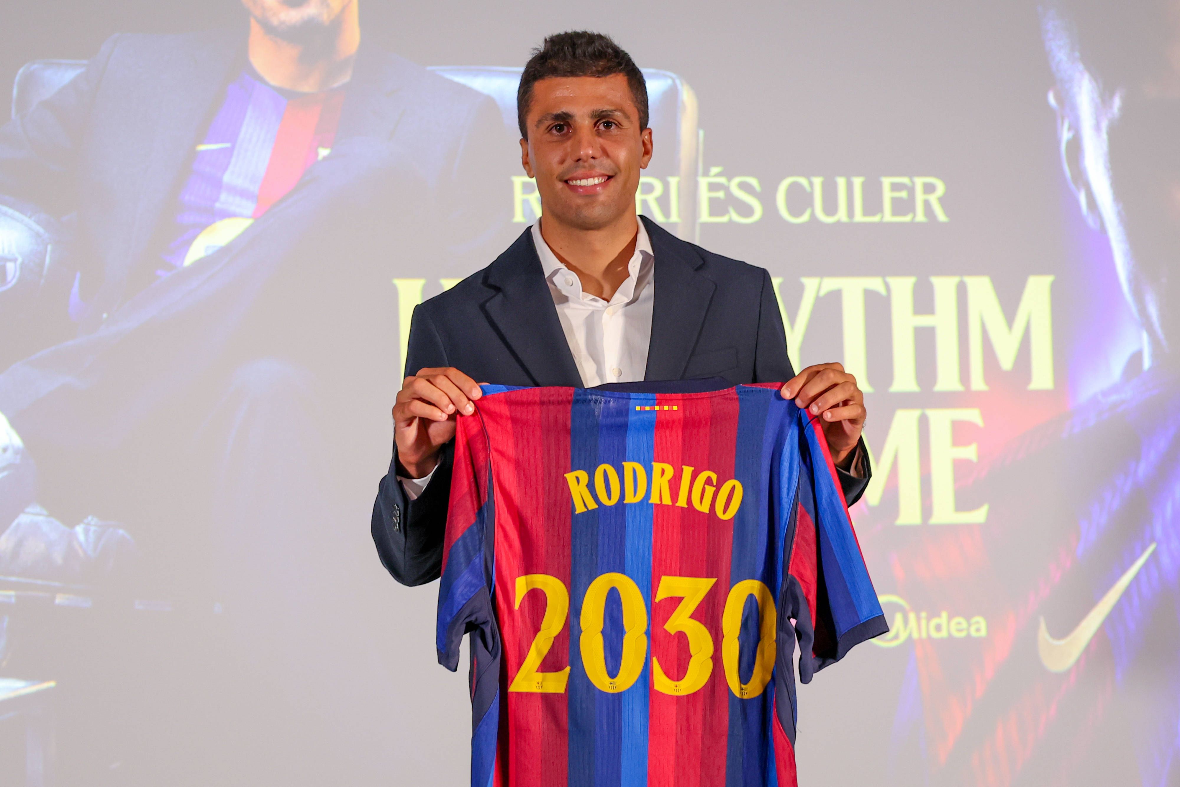 Rodri unterschreibt bei Barcelona.