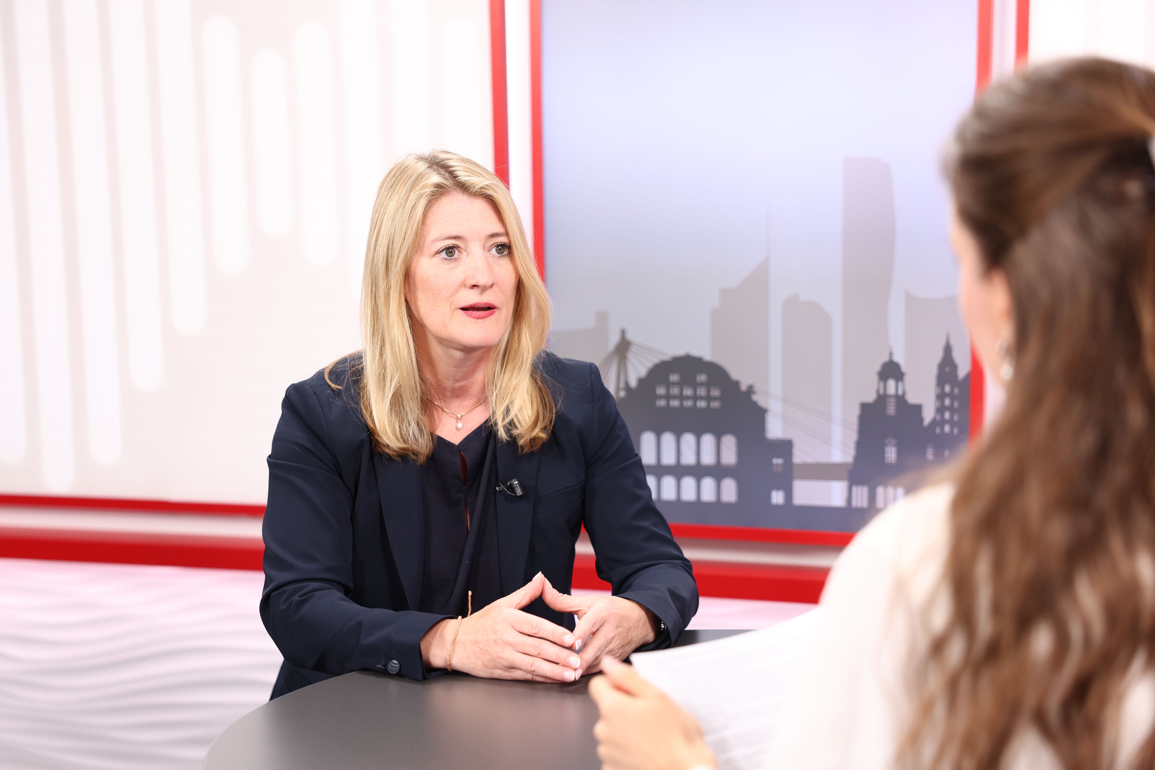 Vizebürgermeisterin und Bildungsstadträtin Bettina Emmerling im <em>