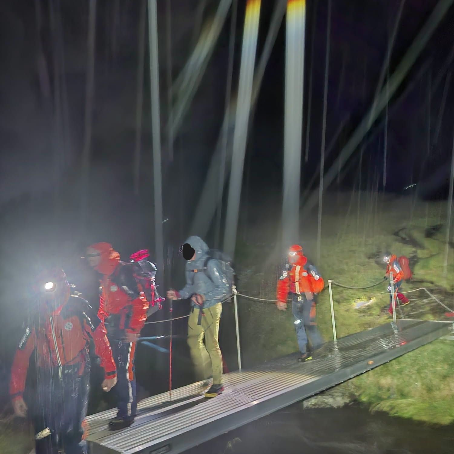 Die Bergrettung brachte die Jugendlichen zur nächsten Hütte.