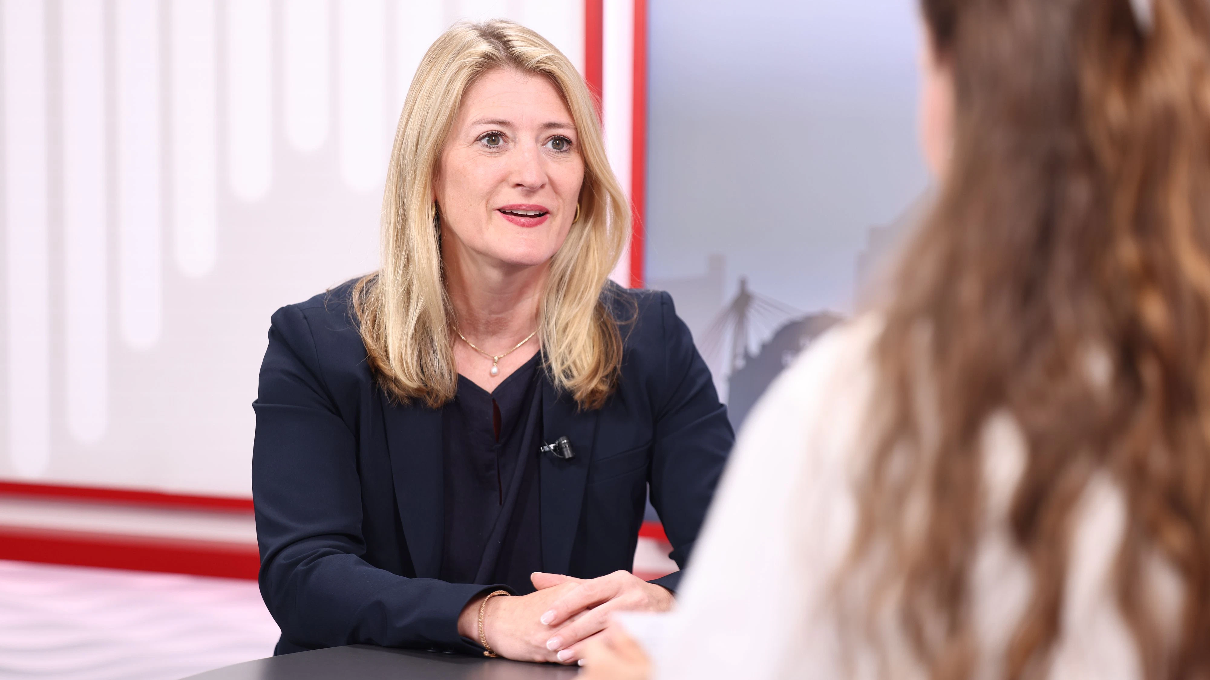 Bettina Emmerling sprach über Hitzefrei, Schulbau und Maßnahmen gegen kriminelle Jugendliche.