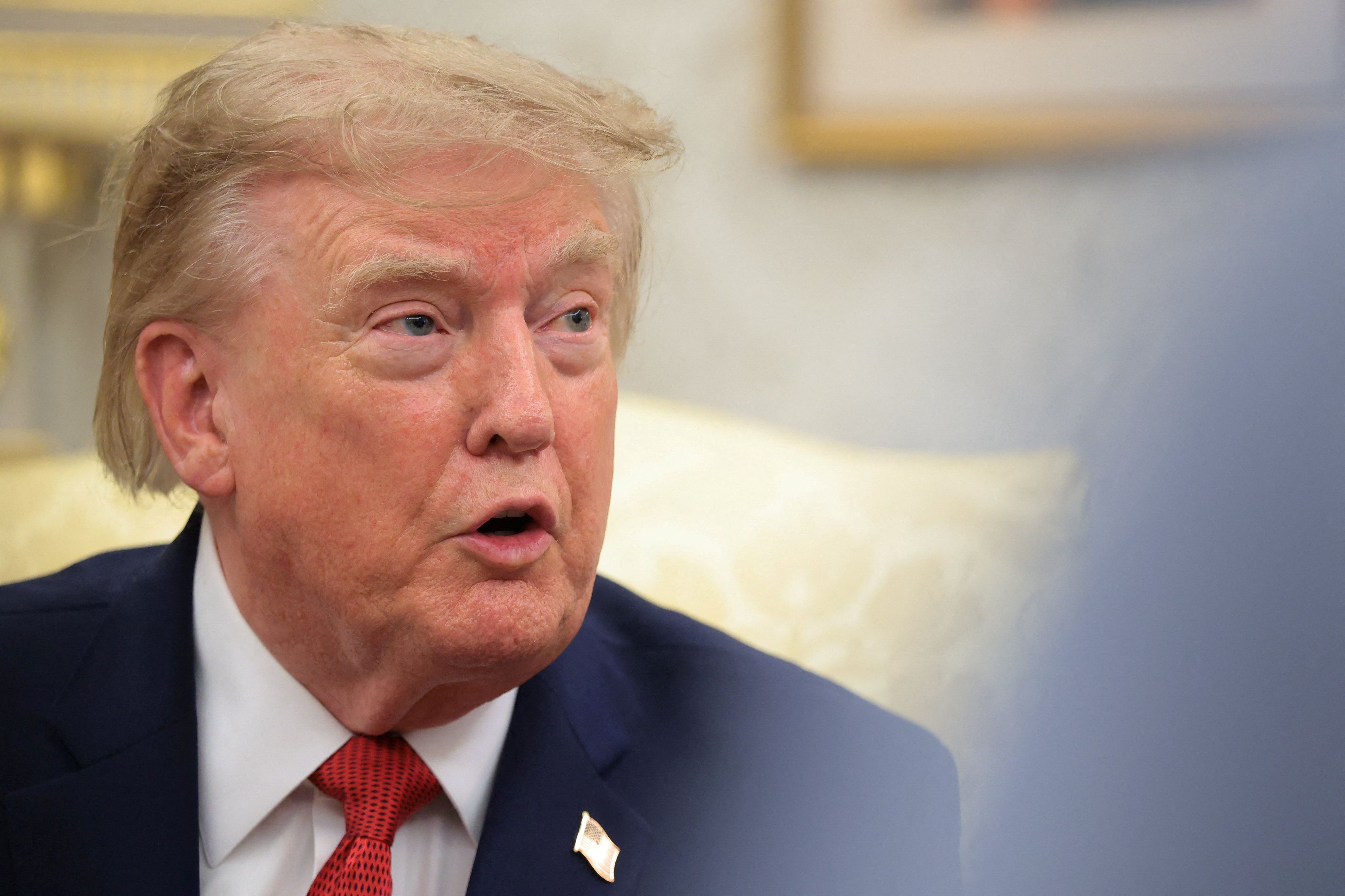 Donald Trump setzt die Zölle für Kanada doch aus. 