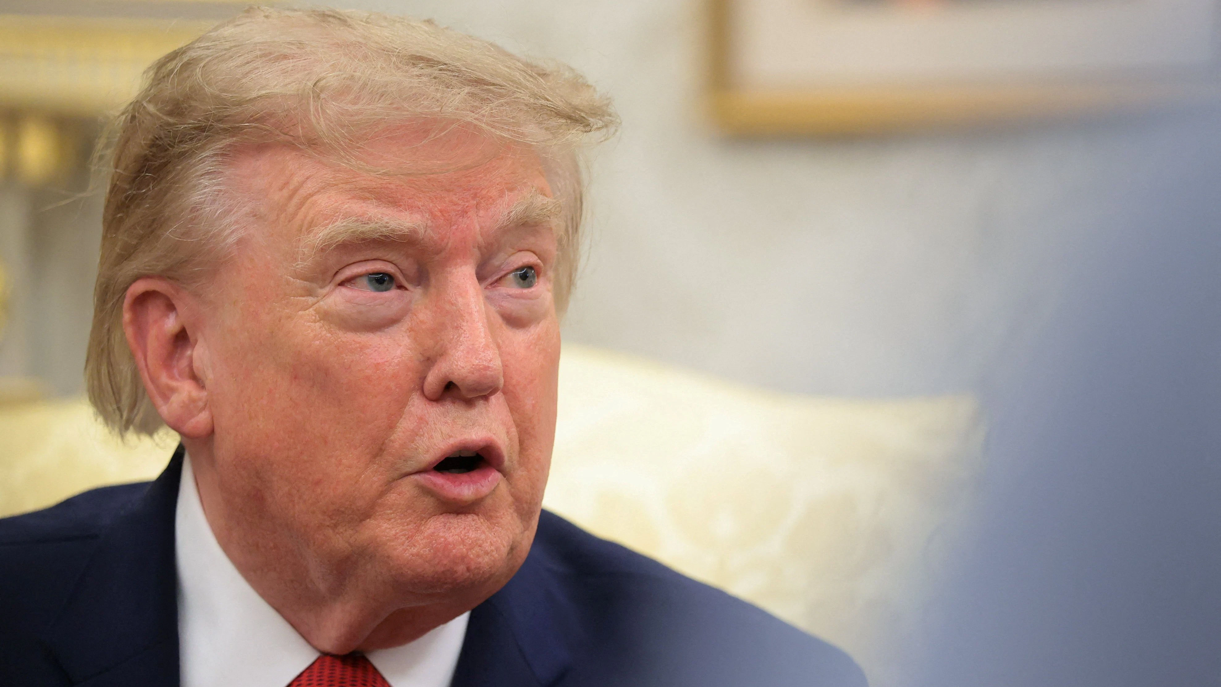 Donald Trump setzt die Zölle für Kanada doch aus. 