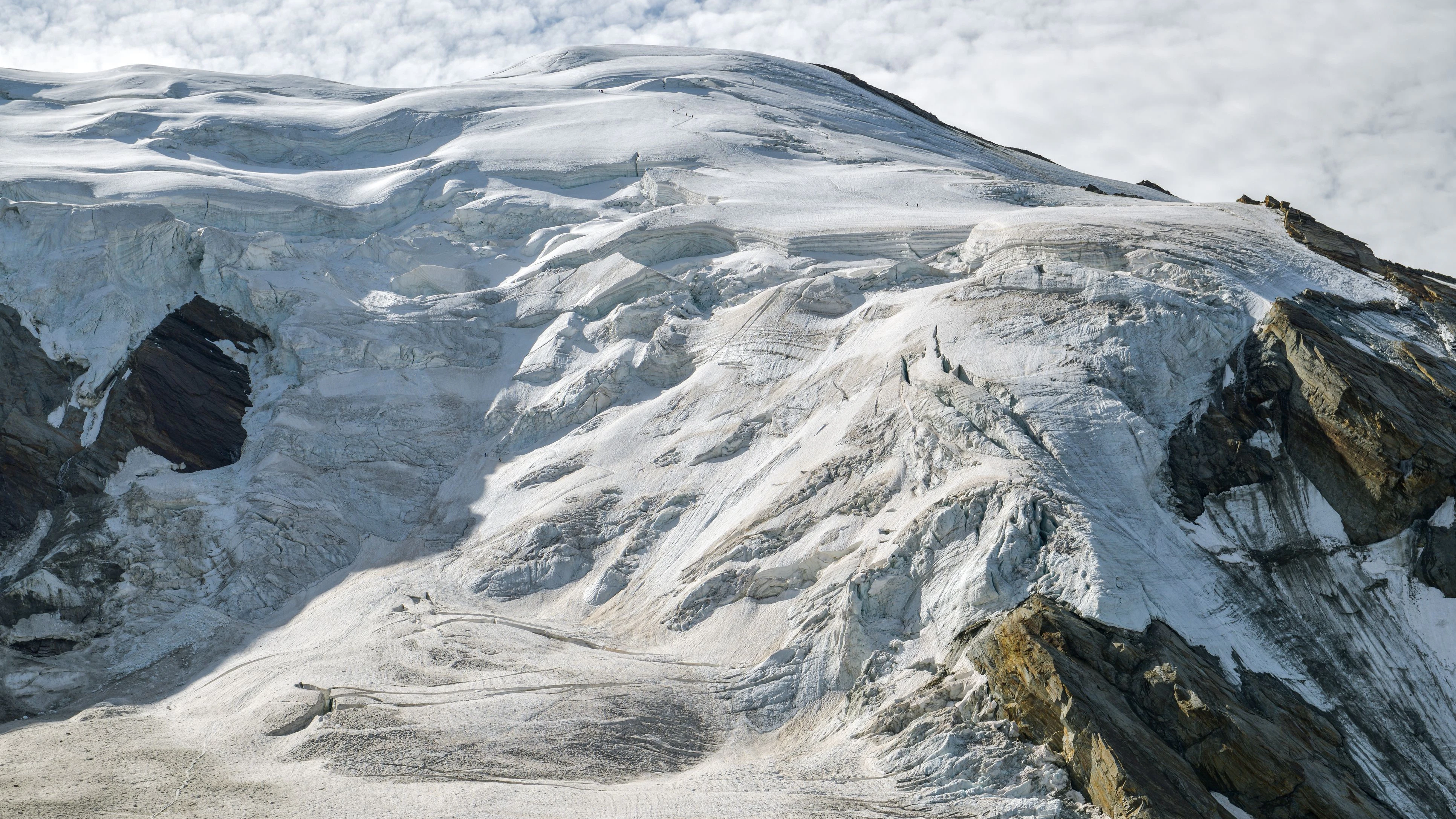 Der dahinschmelzende Triftgletscher legte die Leichen zweier seit über 30 Jahren vermisster Bergsteiger frei.