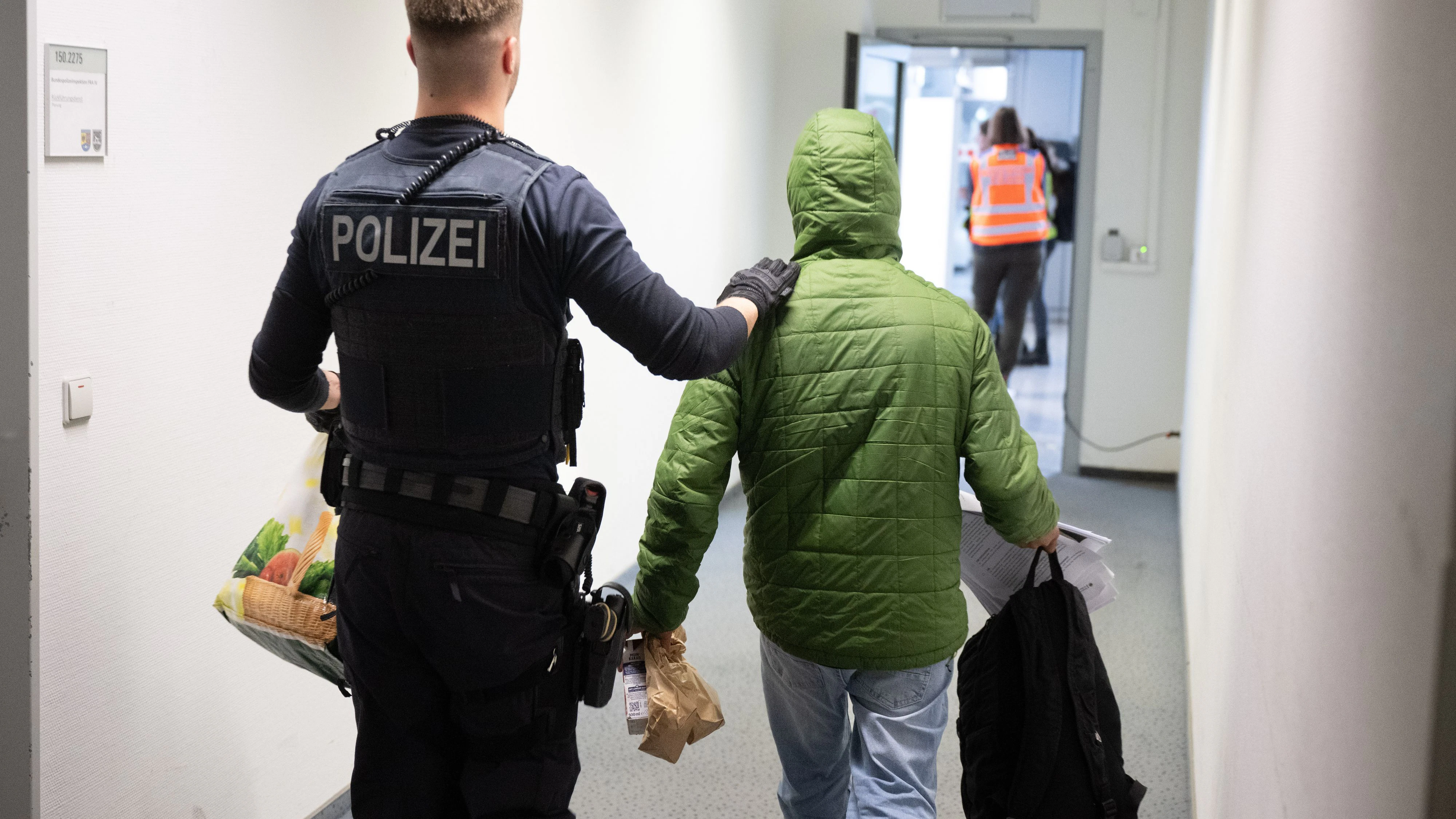 Heute.at - Neue EU-Regeln – Österreich schickt Asylwerber zurück